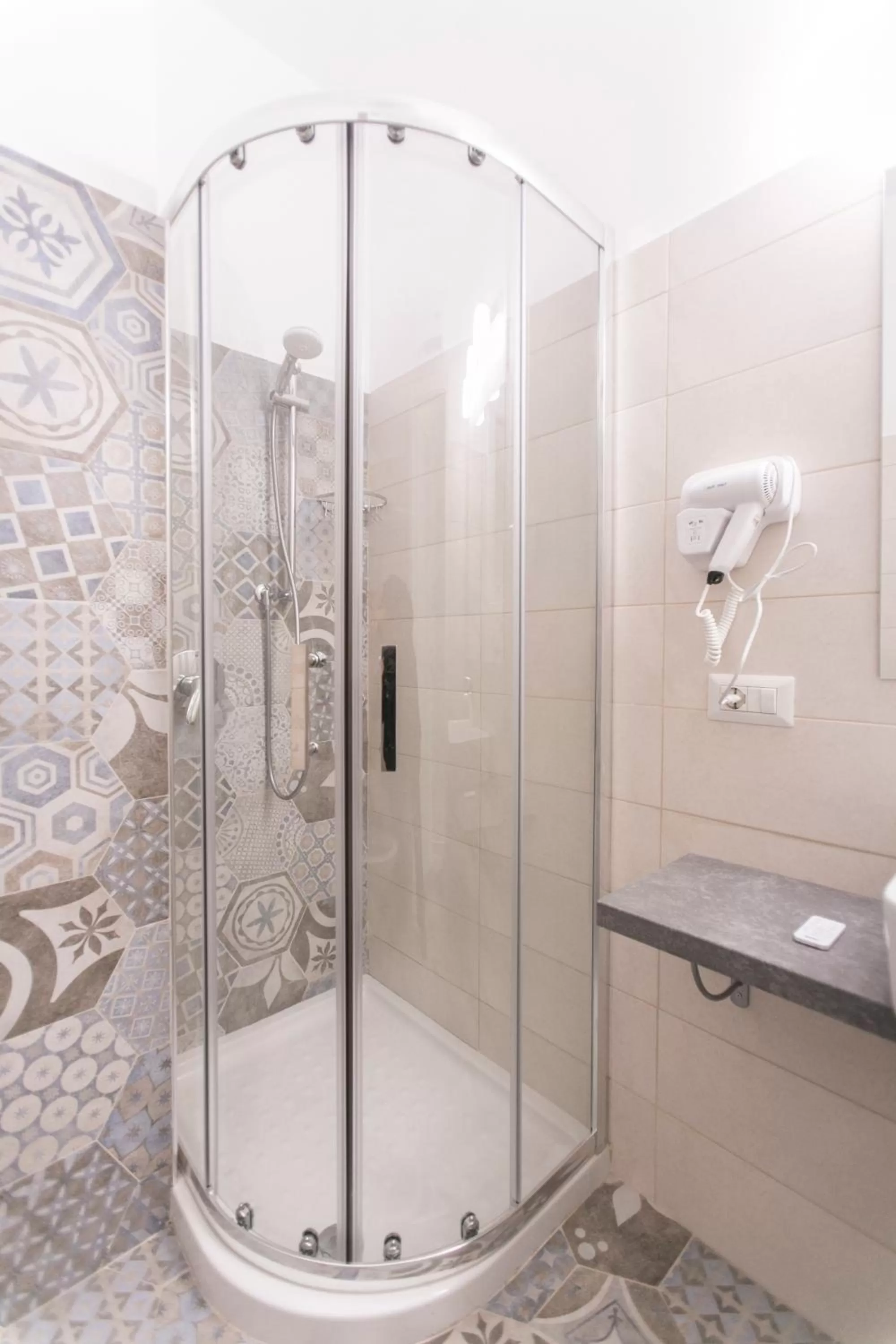 Shower in Anticaglia/24