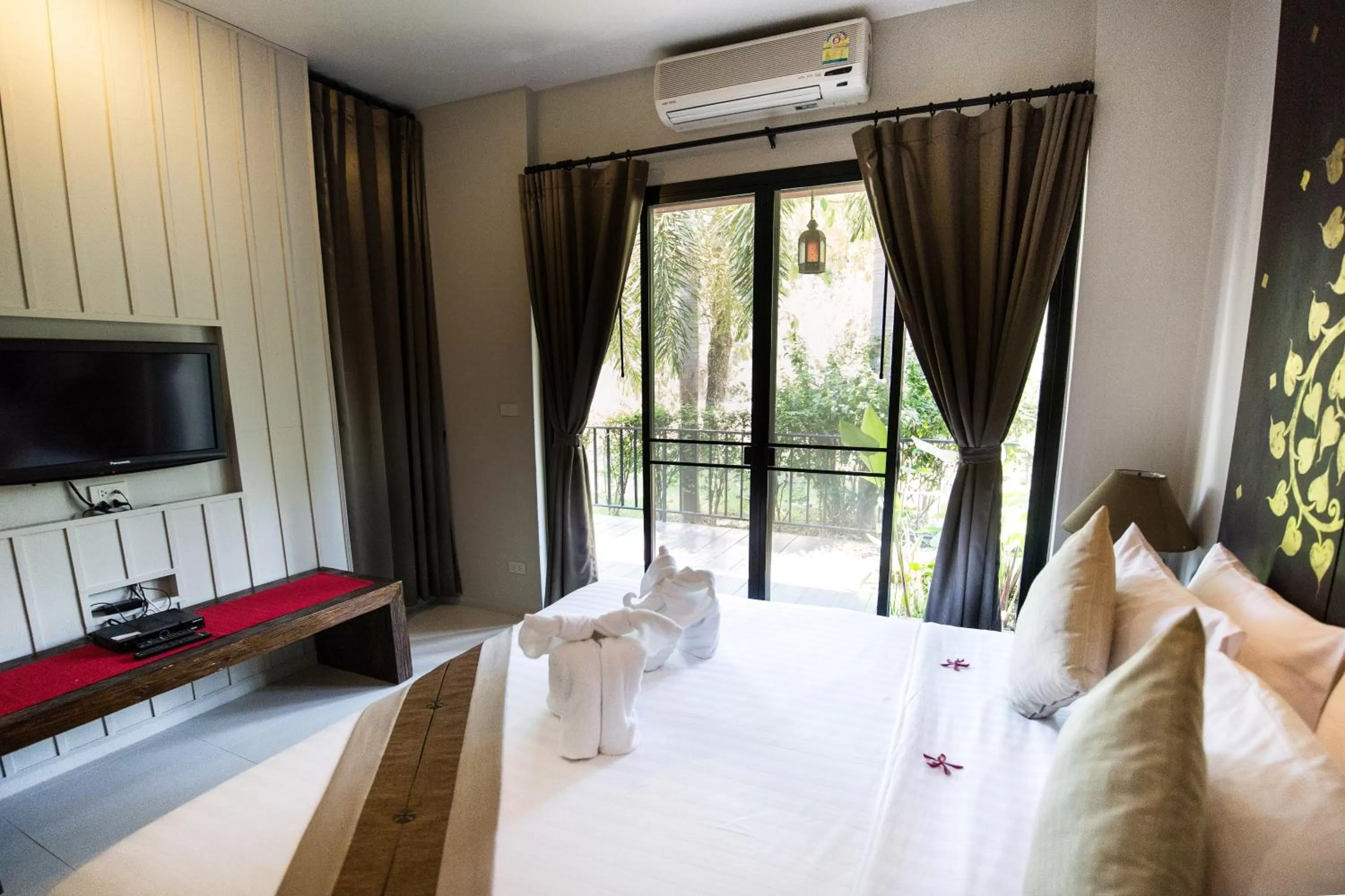 Bedroom, Bed in Tharaburi Resort