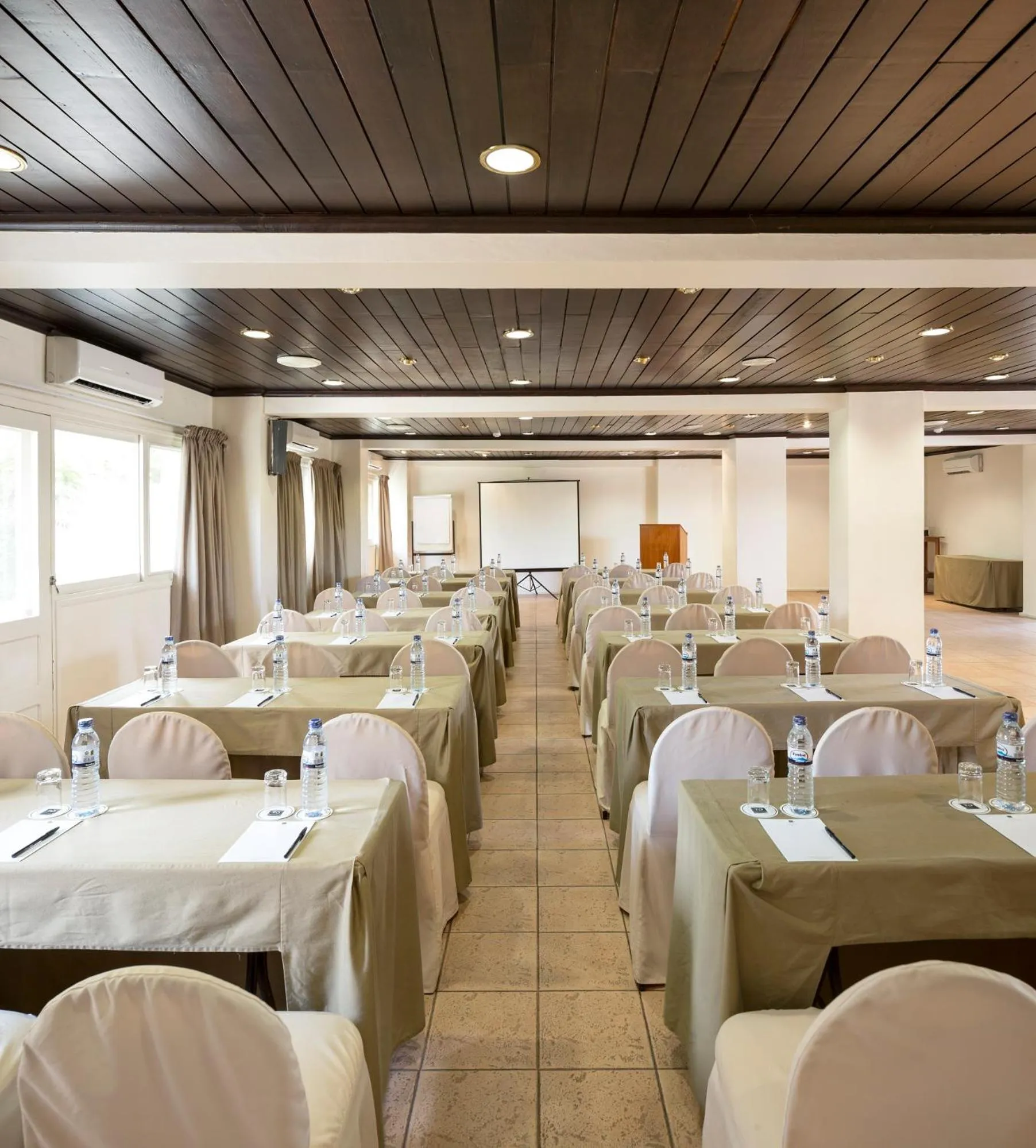 Meeting/conference room in Hotel Tivoli Beira