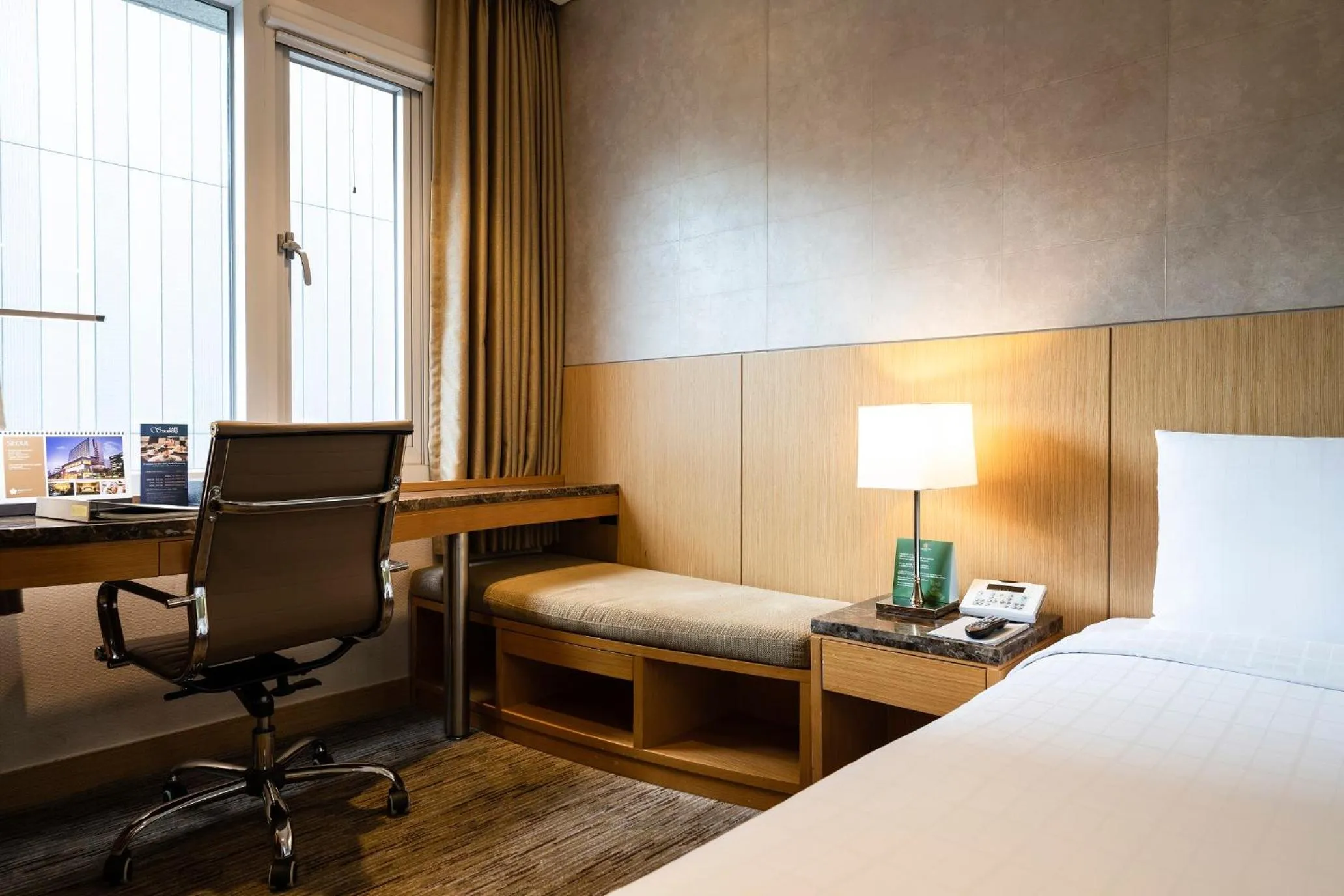 Bed in Stanford Hotel Seoul