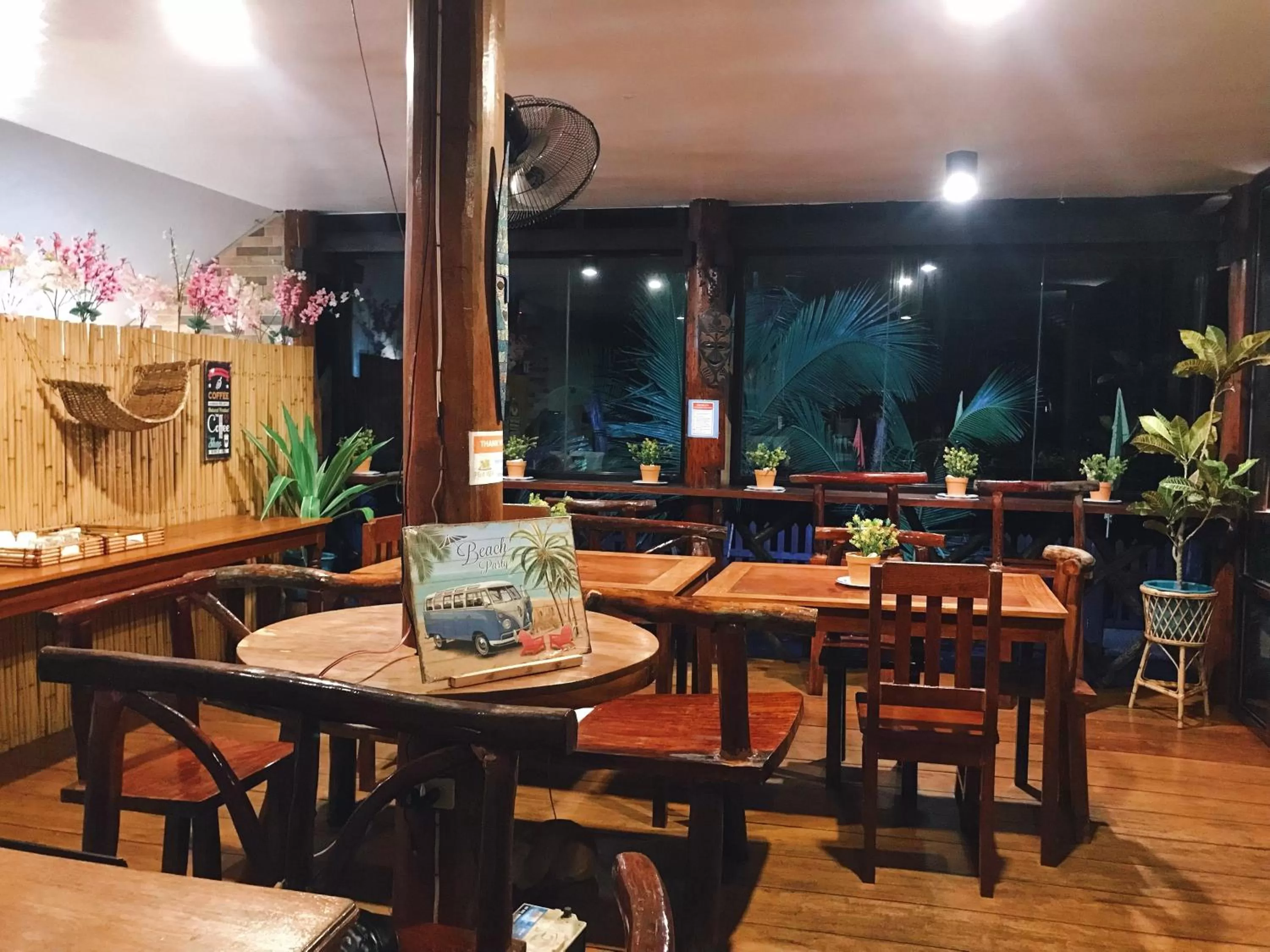 Restaurant/places to eat in Peak View Resort