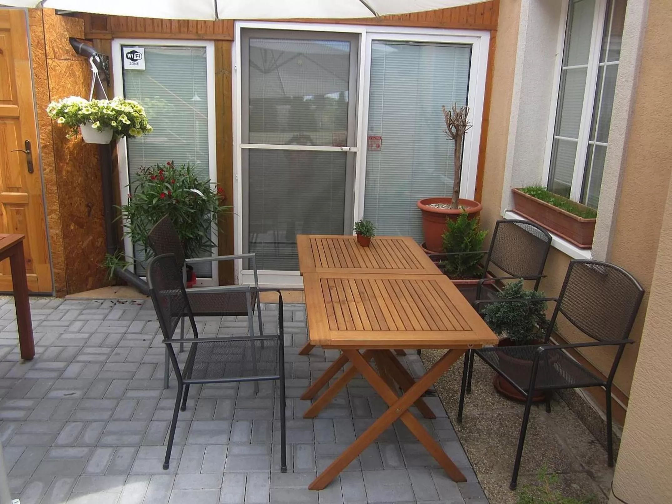 Restaurant/places to eat in Spa & Pool Apartment Hotel - Restaurant VILLA IVICA