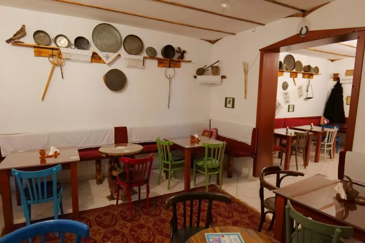 Restaurant/places to eat in Hotel Veli