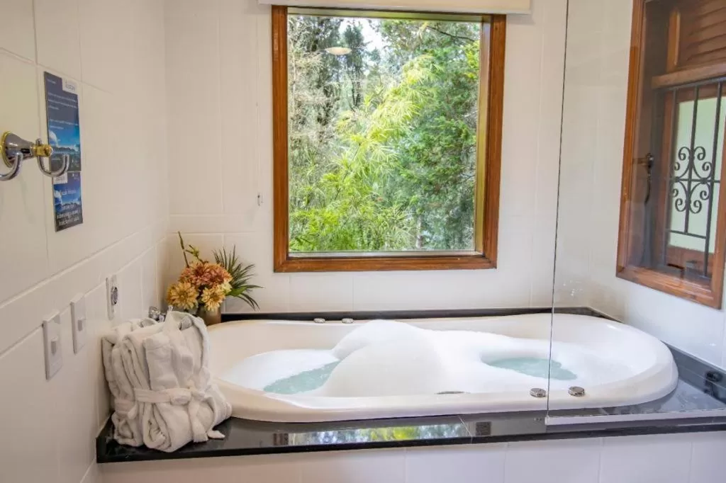 Natural landscape, Bathroom in Pousada Ricanto Amore Mio