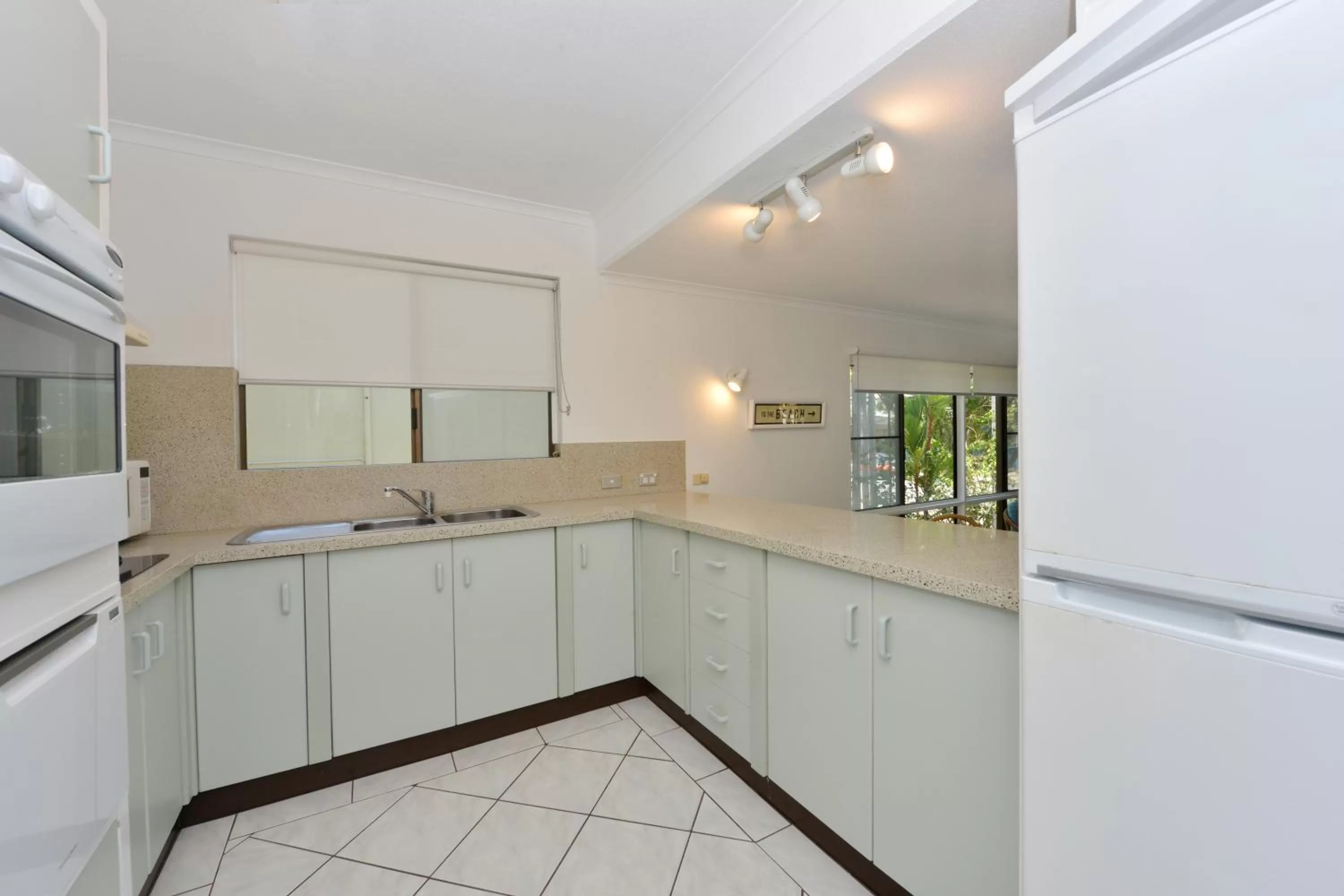 Kitchen or kitchenette in Driftwood Mantaray - Official Onsite Reception and Check In