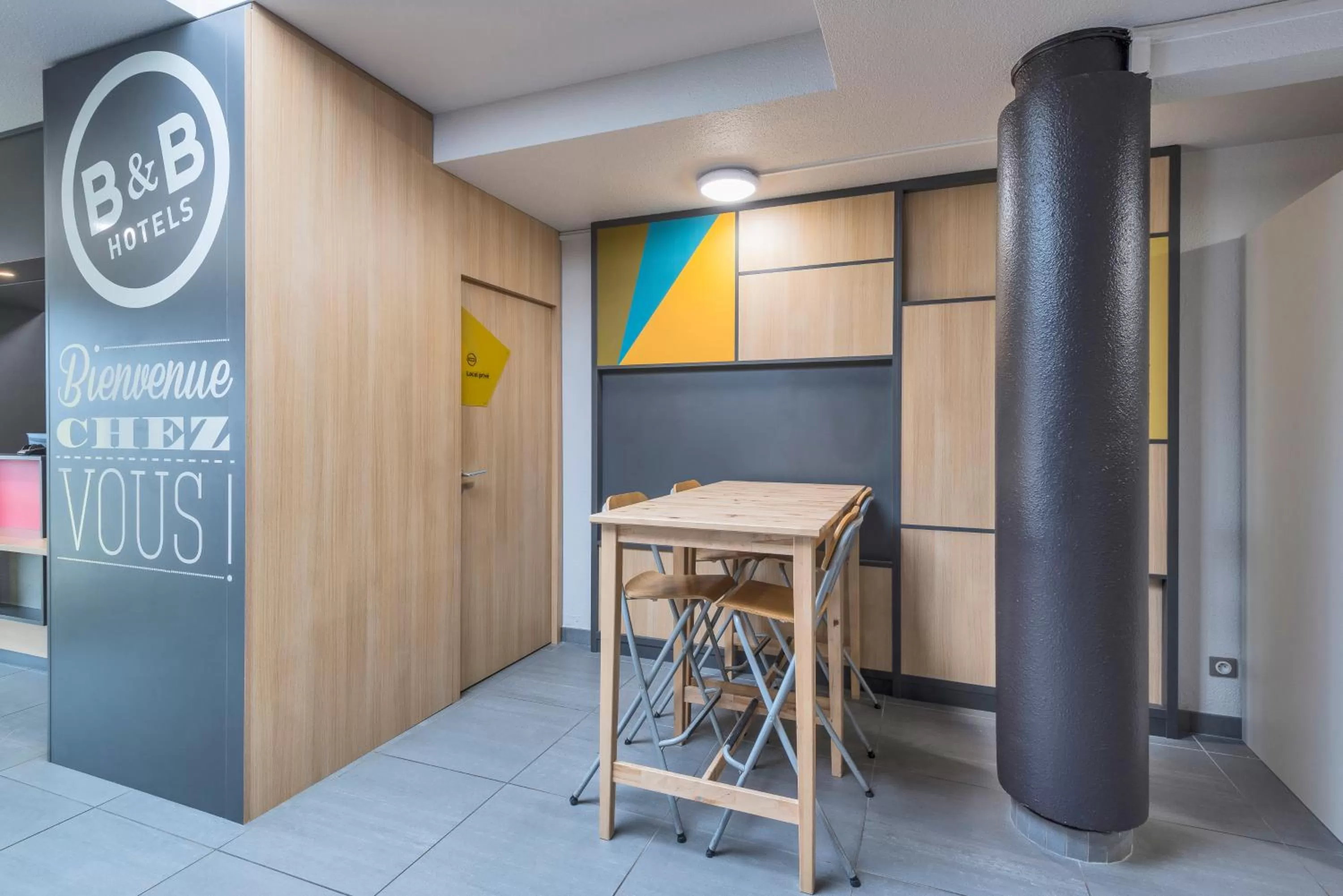 Buffet breakfast in B&B HOTEL Dijon Nord Zénith