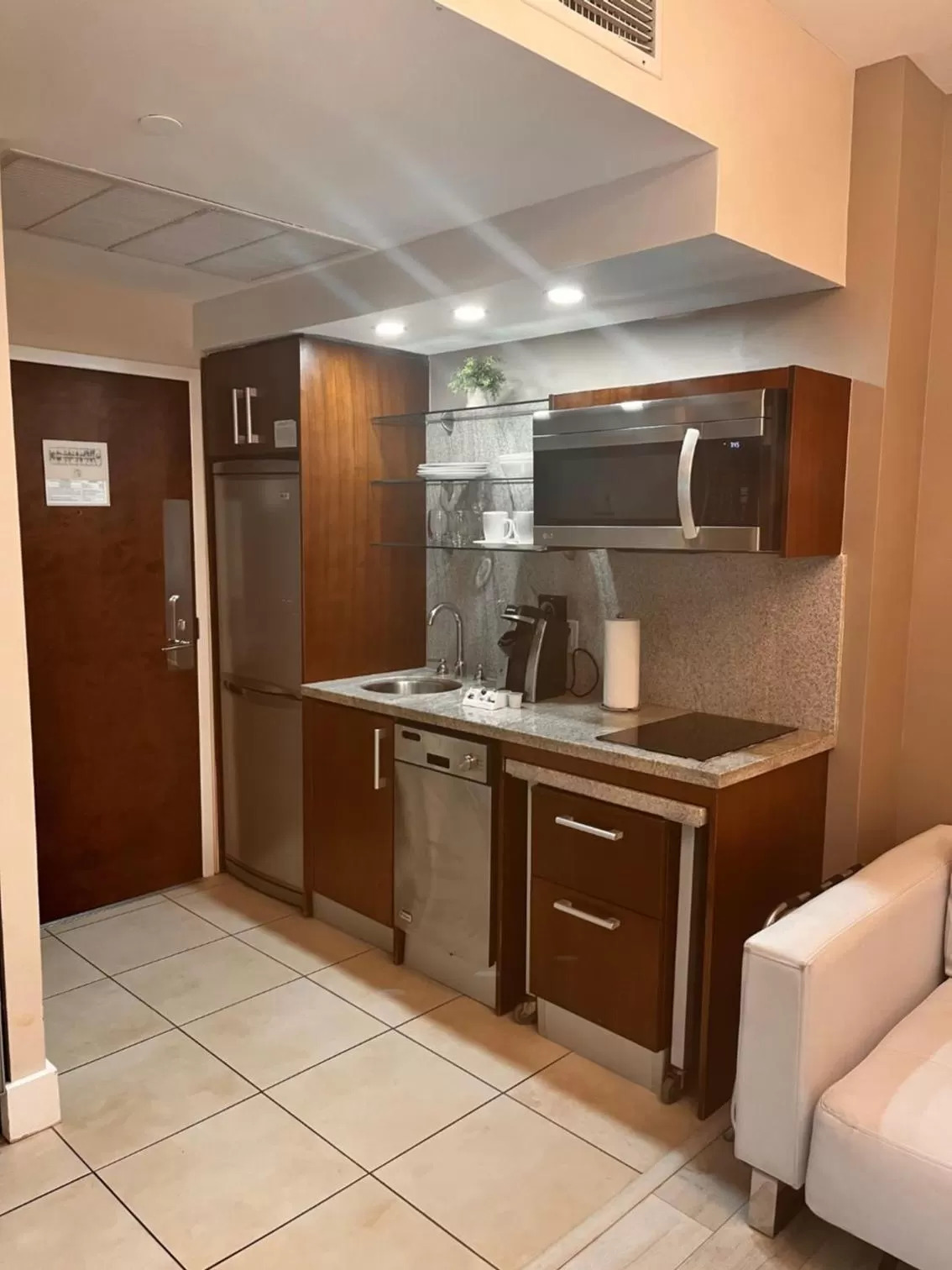 Kitchen or kitchenette, Kitchen/Kitchenette in Suites at The Strand on Ocean Drive