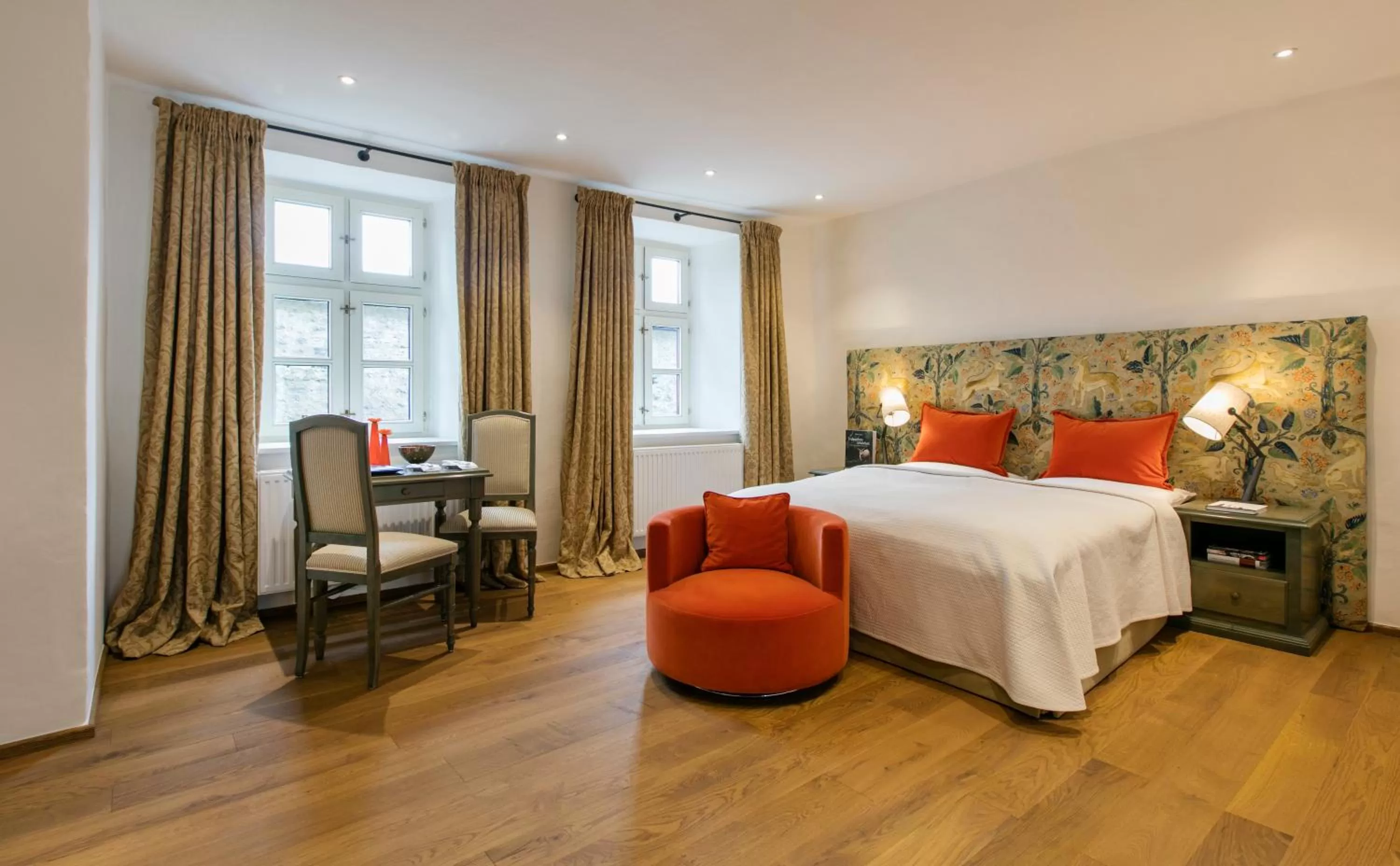 Photo of the whole room, Bed in TAUROA Schloss Gabelhofen