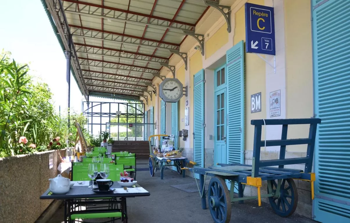 Dining area in Avenue de la Gare