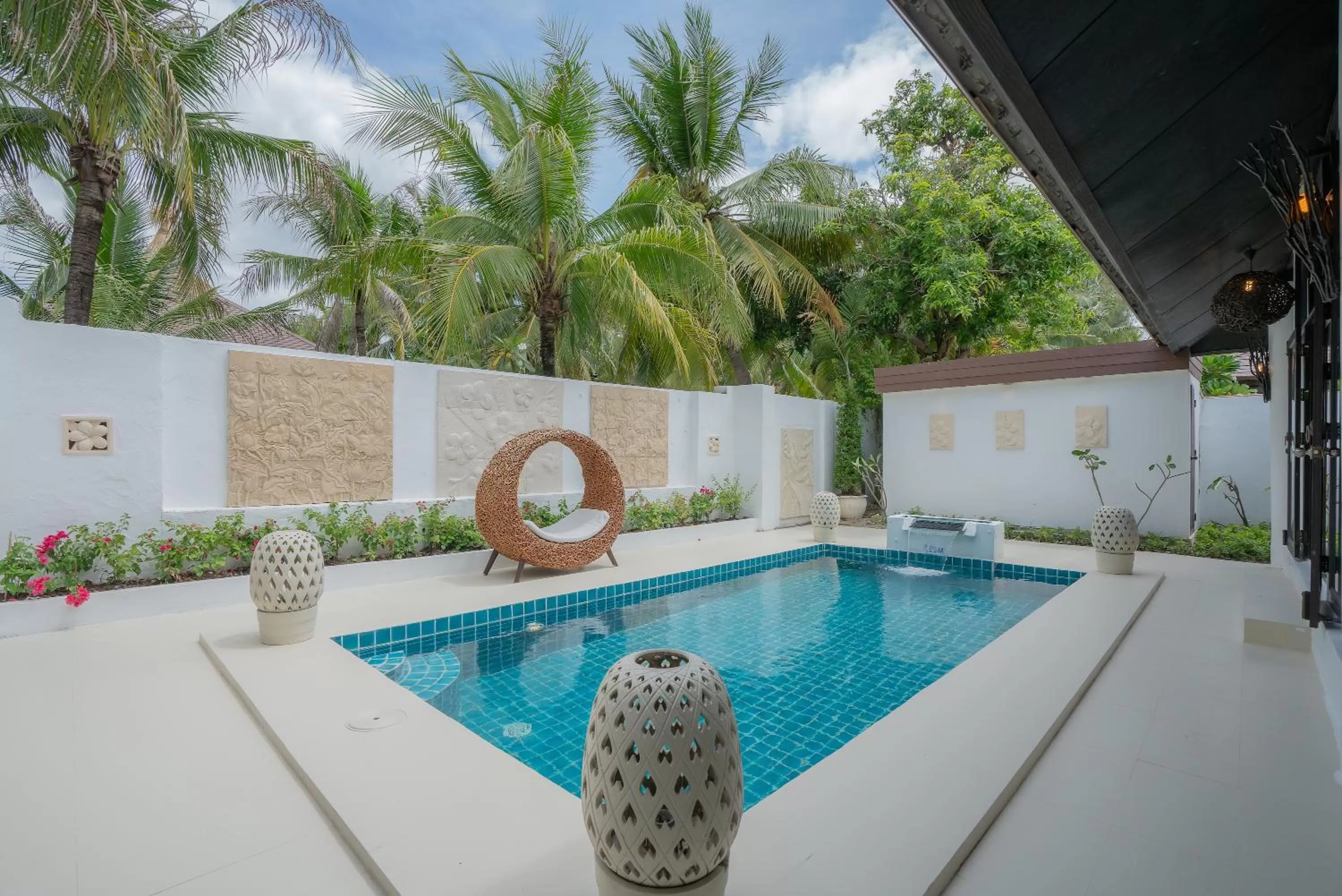 Swimming pool in Dhevan Dara Resort & Spa Hua Hin - Pool Villa