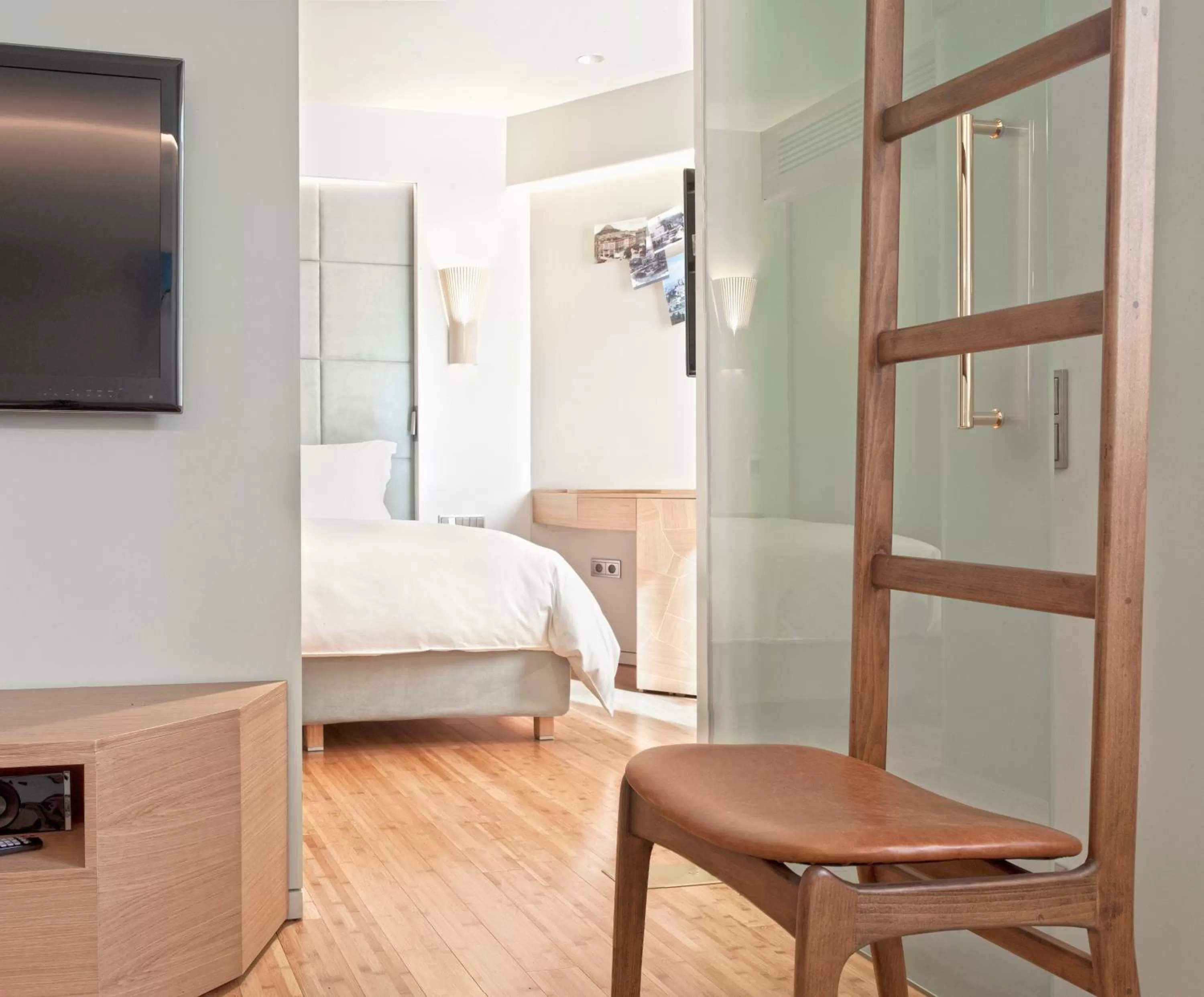 Photo of the whole room, Bed in New Hotel