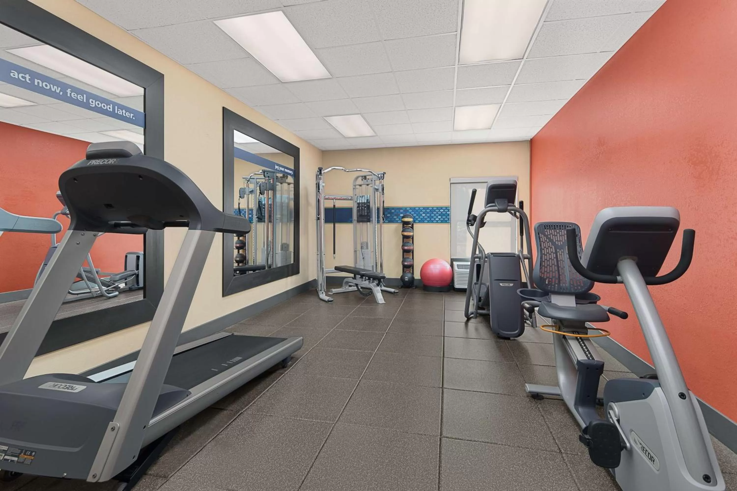 Fitness centre/facilities in Hampton Inn Lagrange near Callaway Gardens