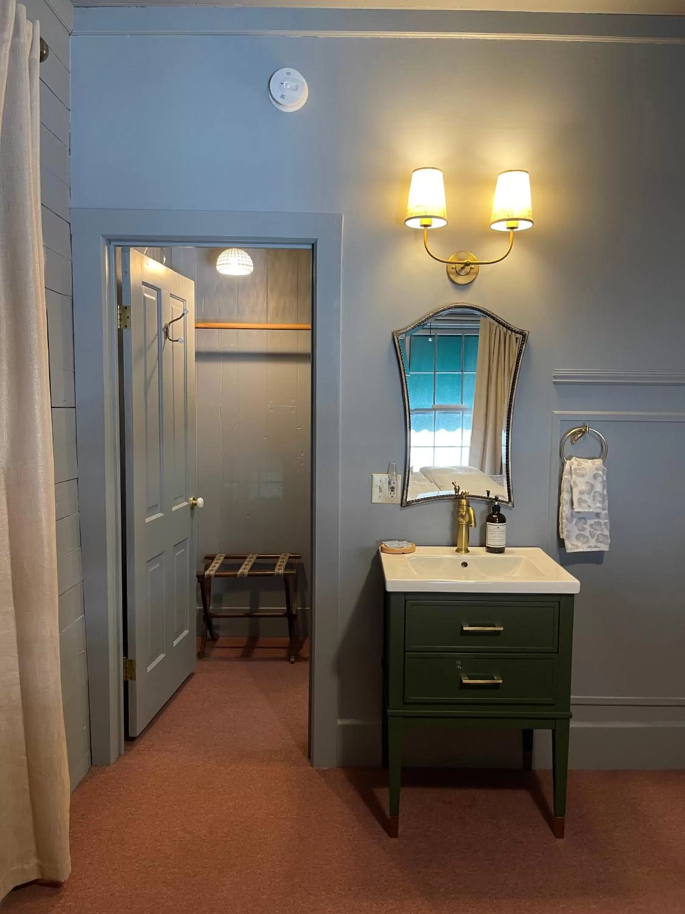 Carriage House Bed & Breakfast