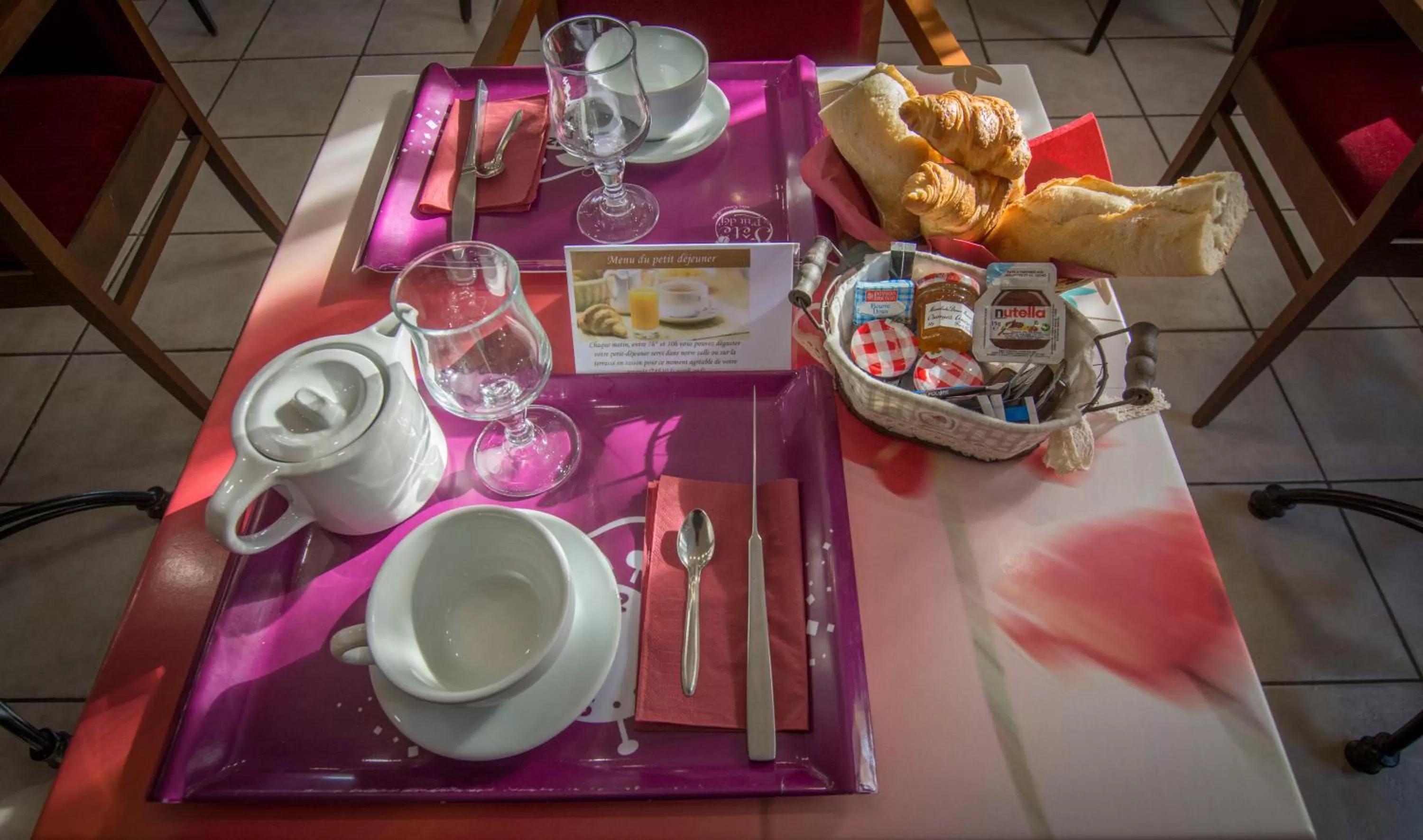 Food and drinks in Hotel Restaurant Le Castel Fleuri