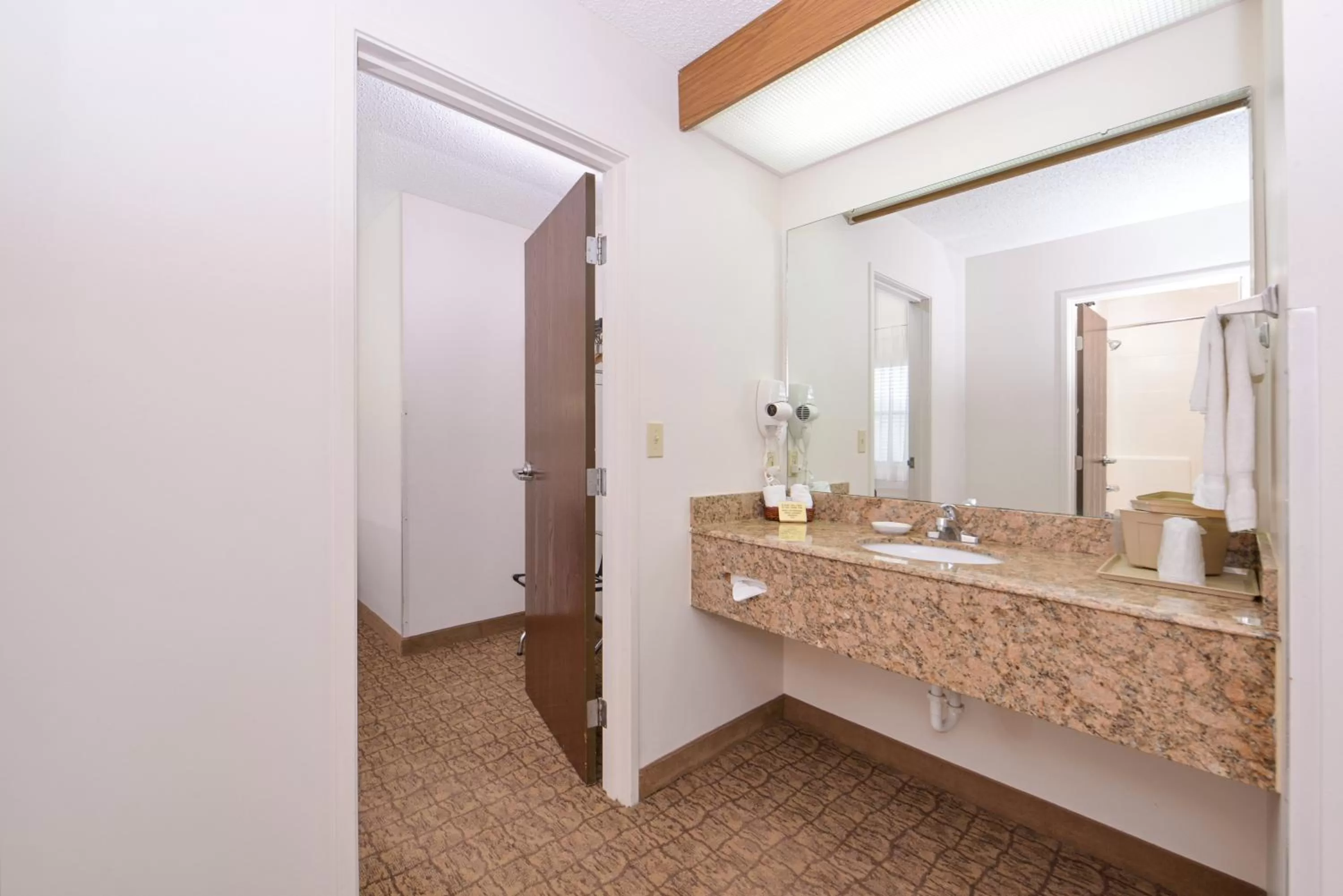 Briarwood Inn Of Geneva