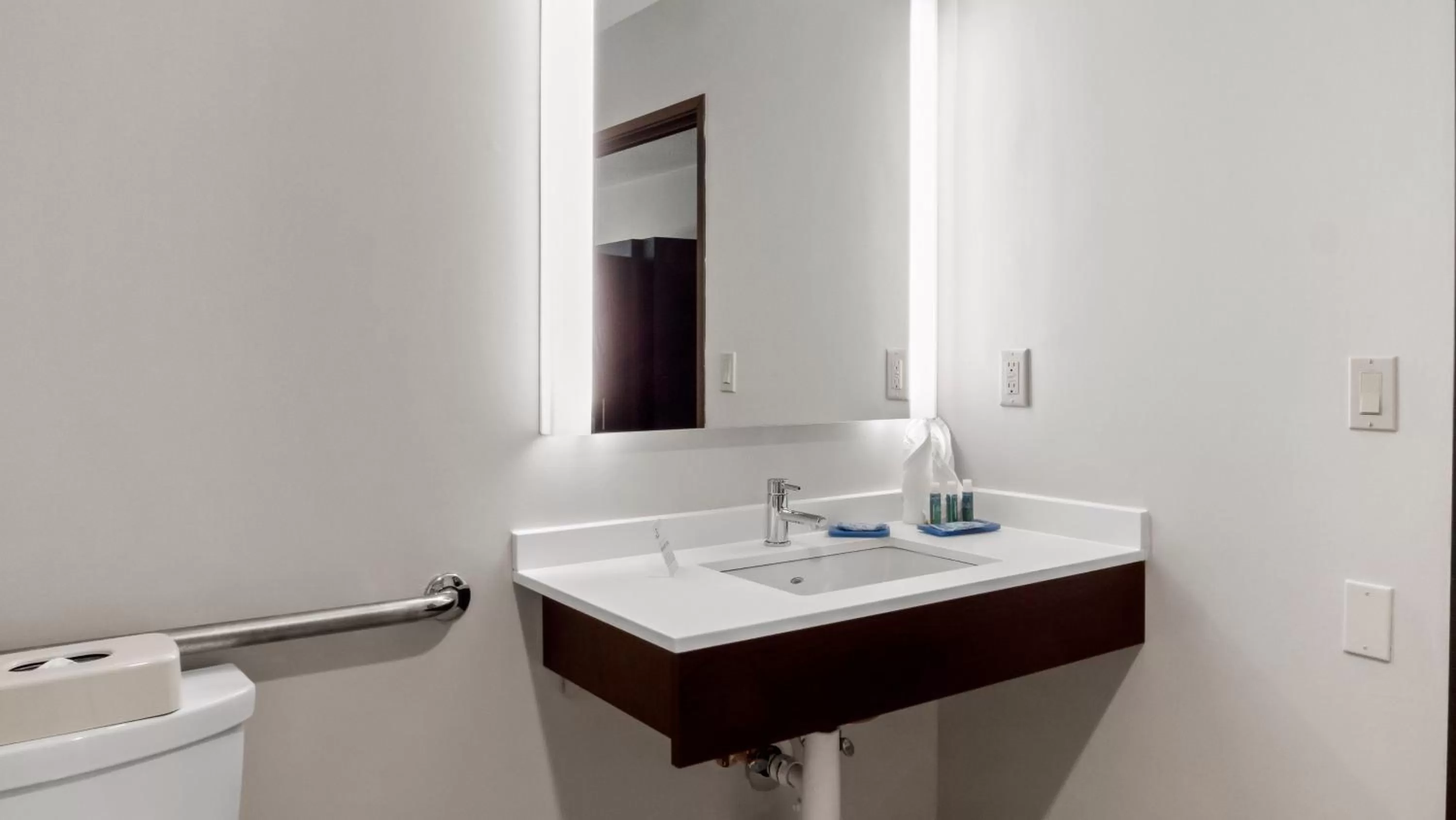 Photo of the whole room in Holiday Inn Express Hotel & Suites Newton Sparta by IHG