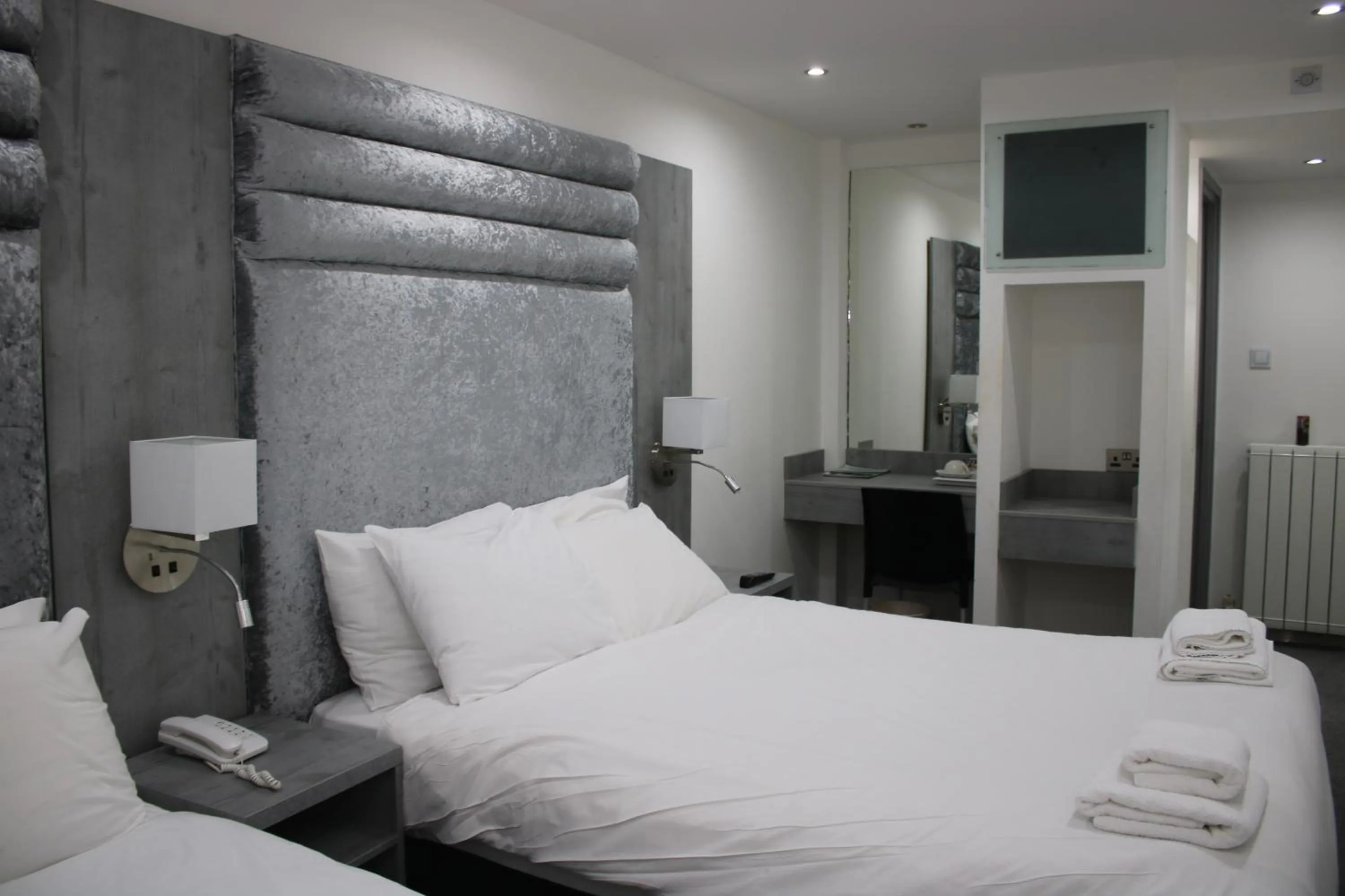 Bed in Brunswick Merchant City Hotel