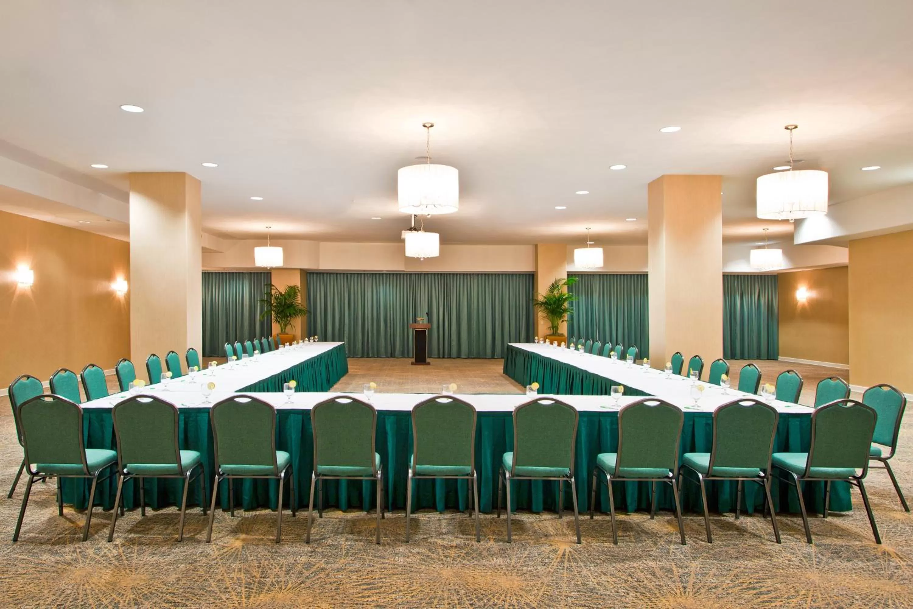 Meeting/conference room in Holiday Inn Miami Beach-Oceanfront by IHG