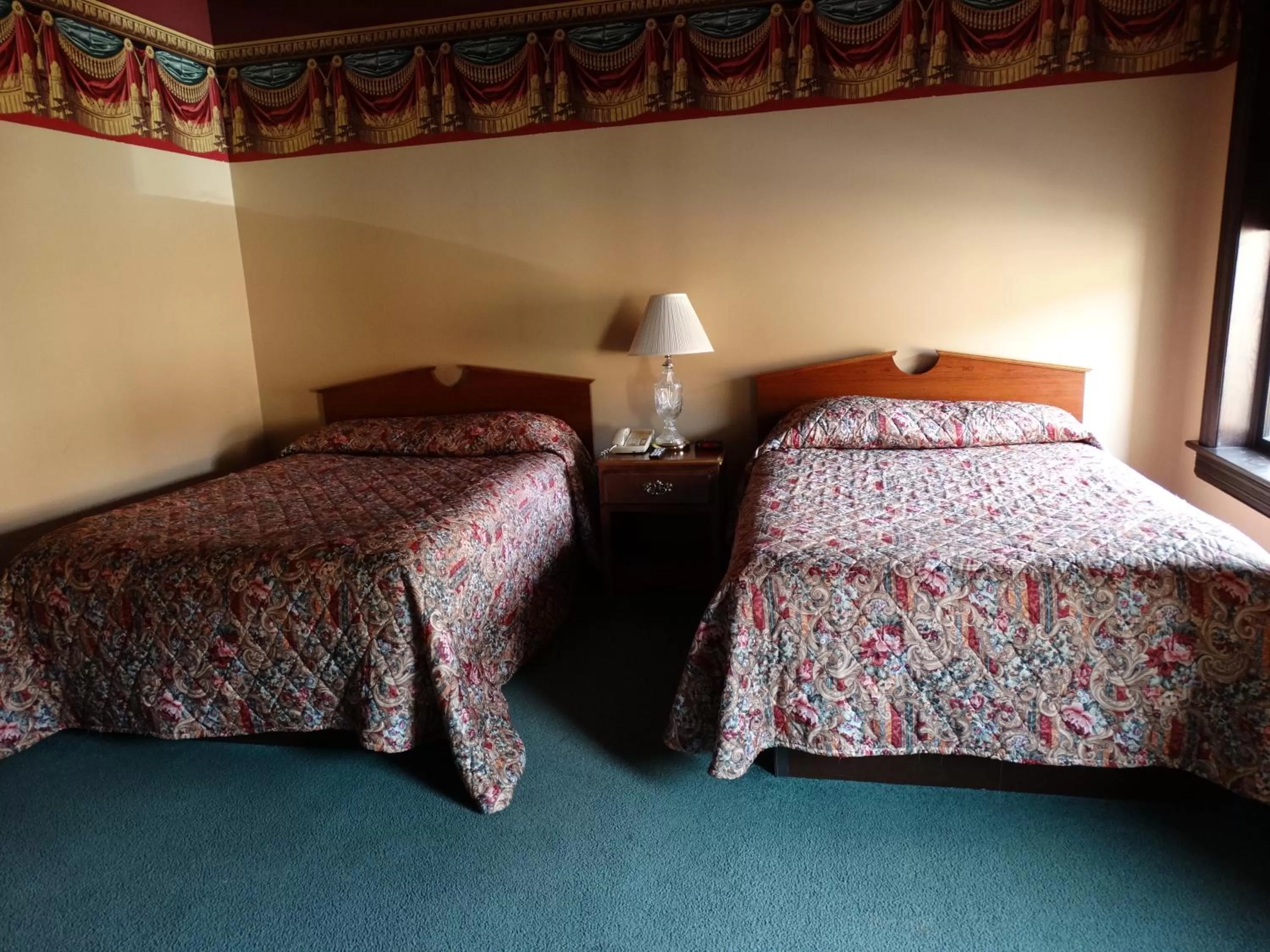 Bed in Historic Iron Horse Inn - Deadwood