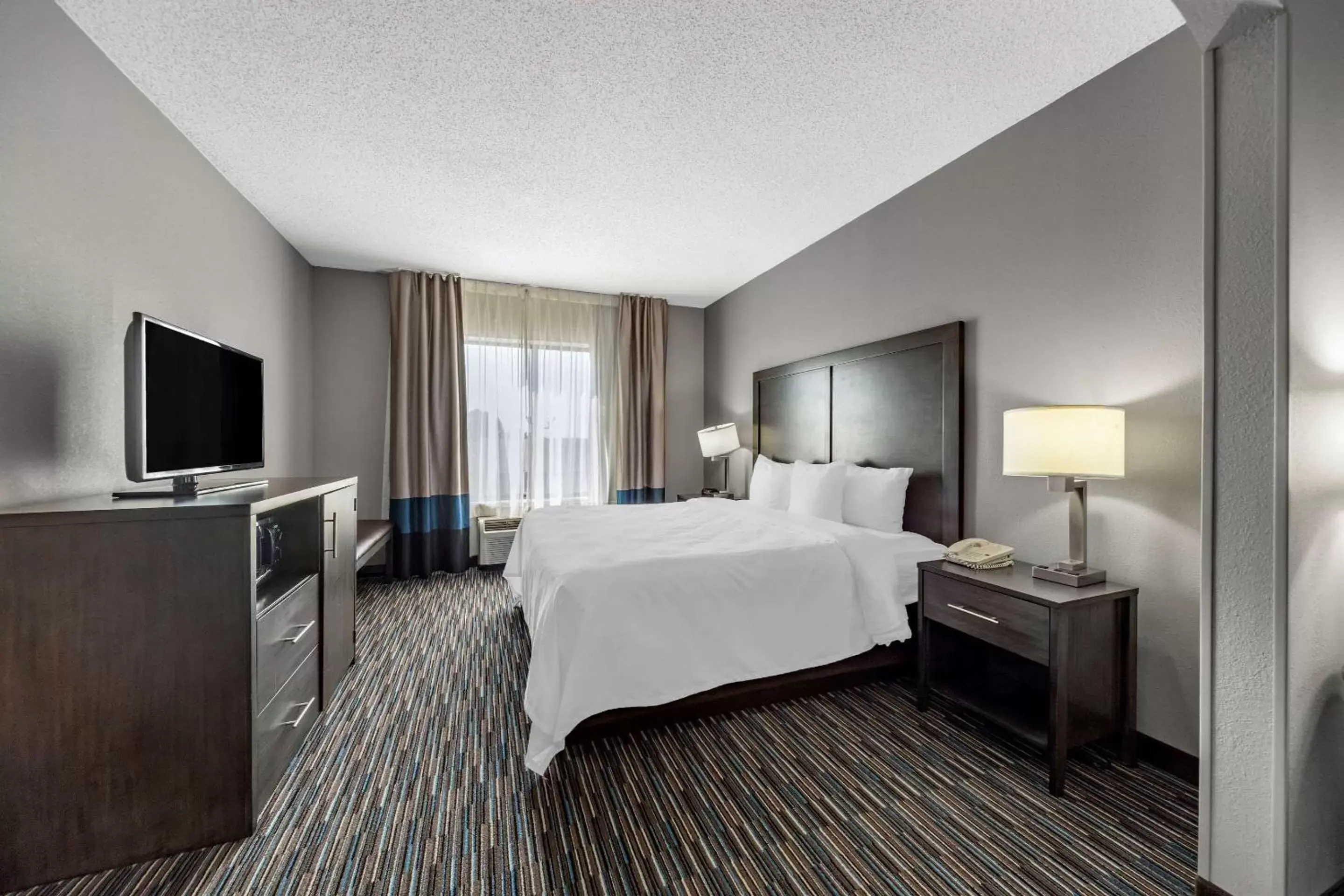 King Suite with Tub and Sofa-Bed - Accessible/Non-Smoking in Comfort Inn and Suites Quail Springs King Suite with Tub and Sofa-Bed - Accessible/Non-Smoking in Comfort Inn and Suites Quail Springs