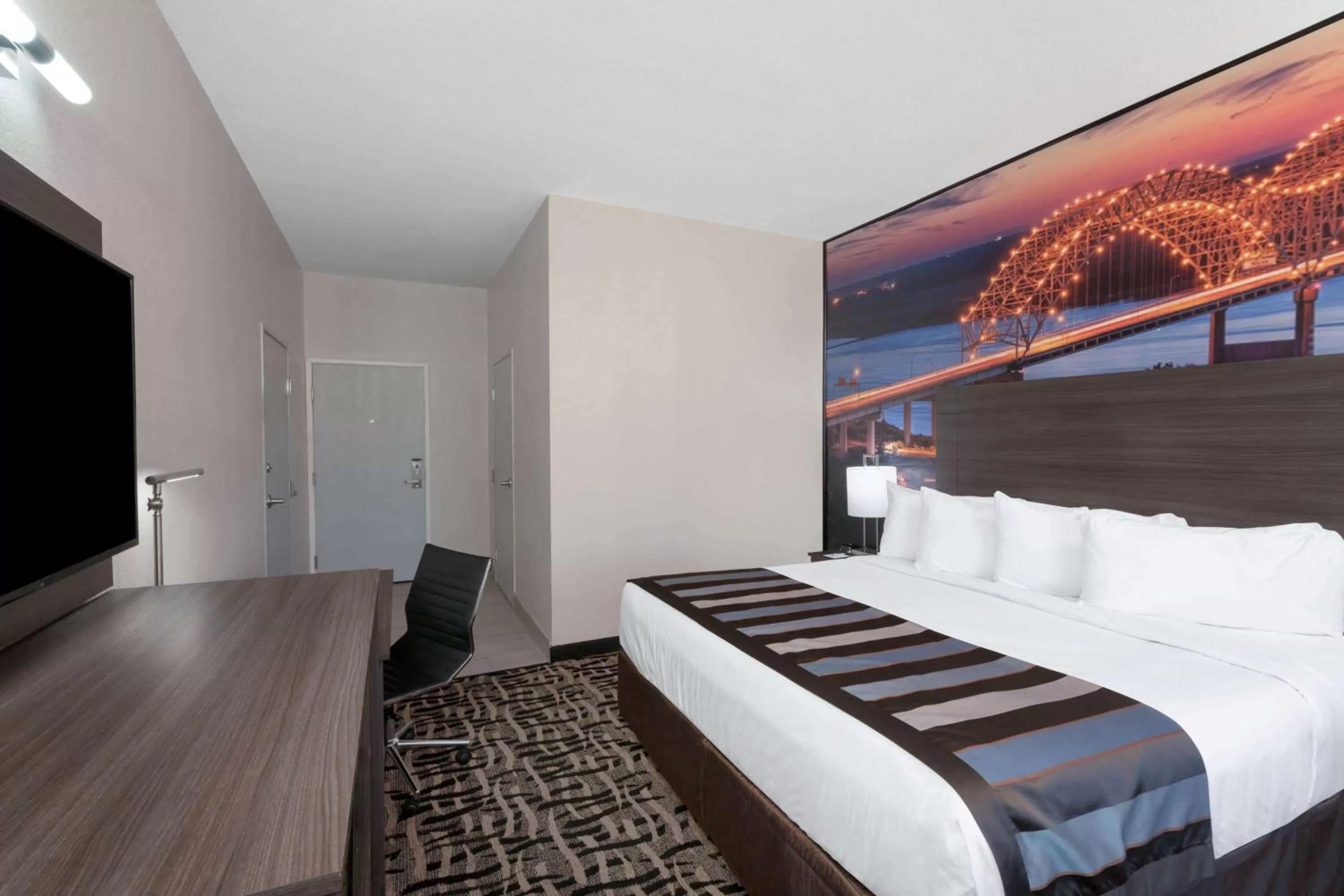 Superior King Room - Mobility Access/Non-Smoking in Wingate by Wyndham Horn Lake Southaven