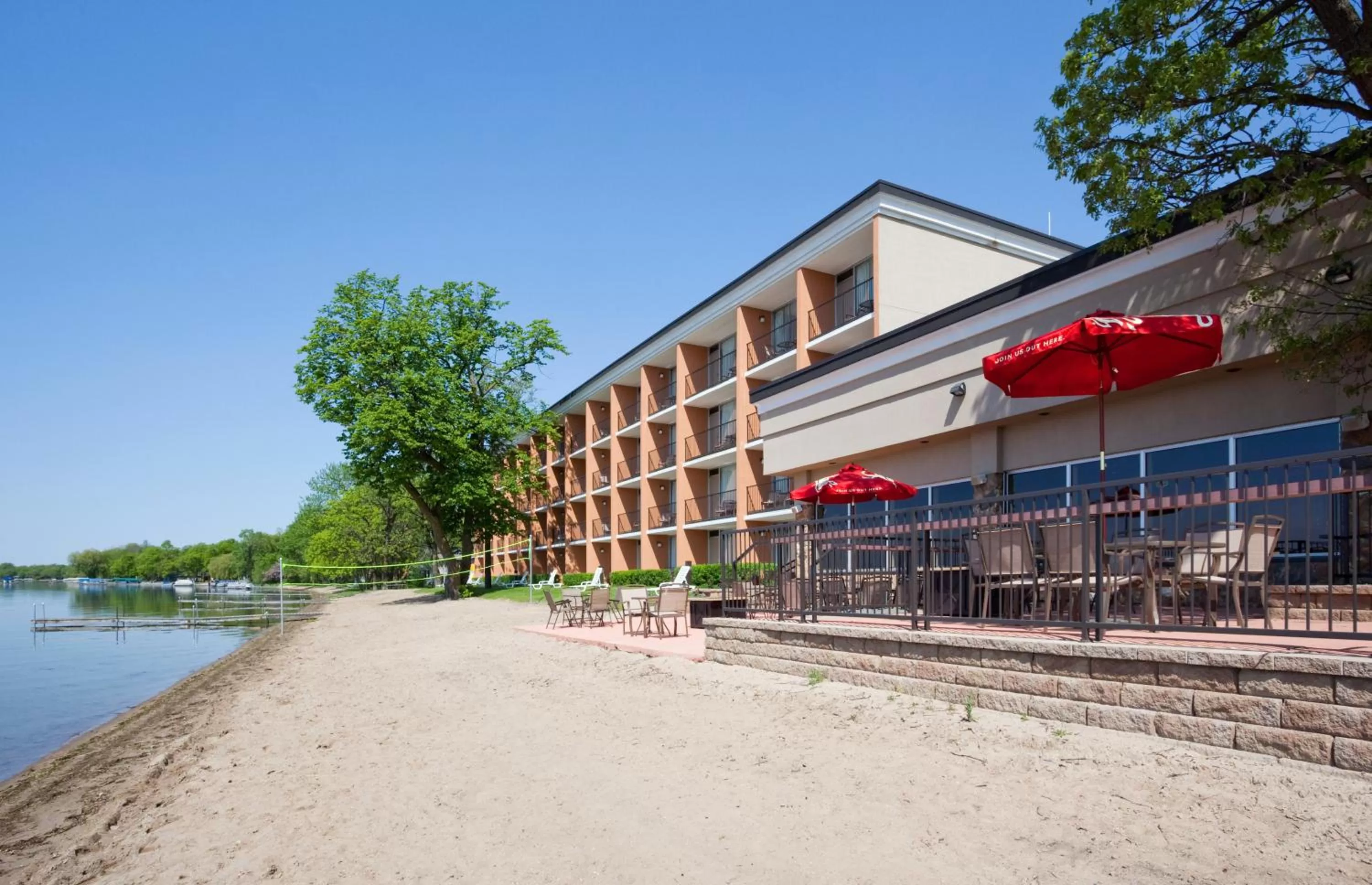 Property building in Holiday Inn Detroit Lakes by IHG