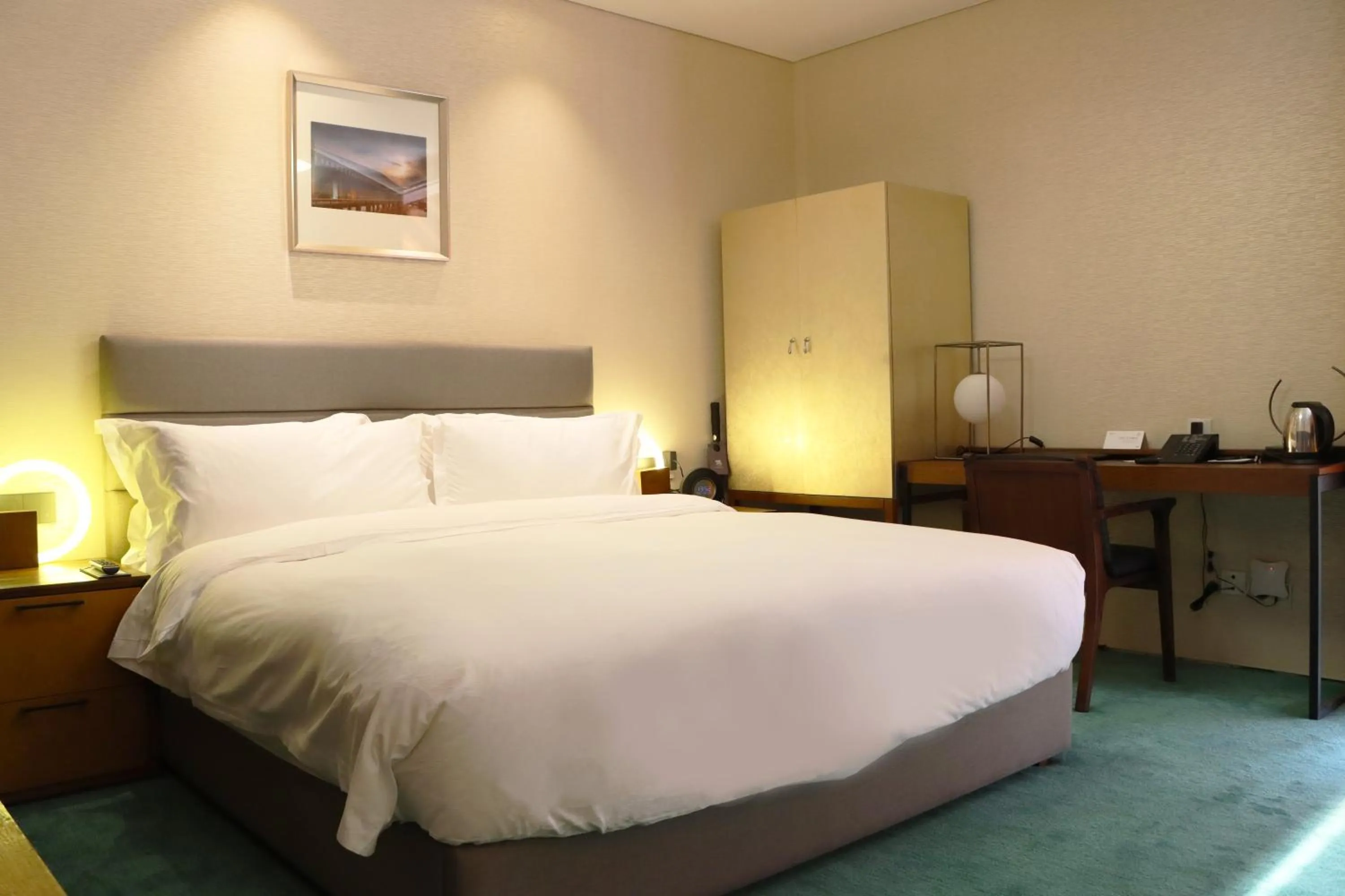 Bed in The Sifang Hotel Nanjing, Autograph Collection