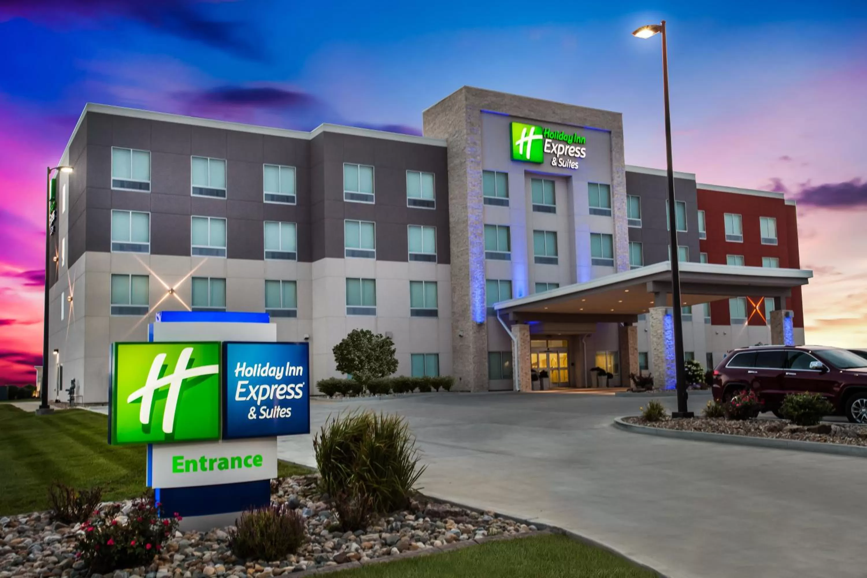 Property building in Holiday Inn Express & Suites Litchfield by IHG