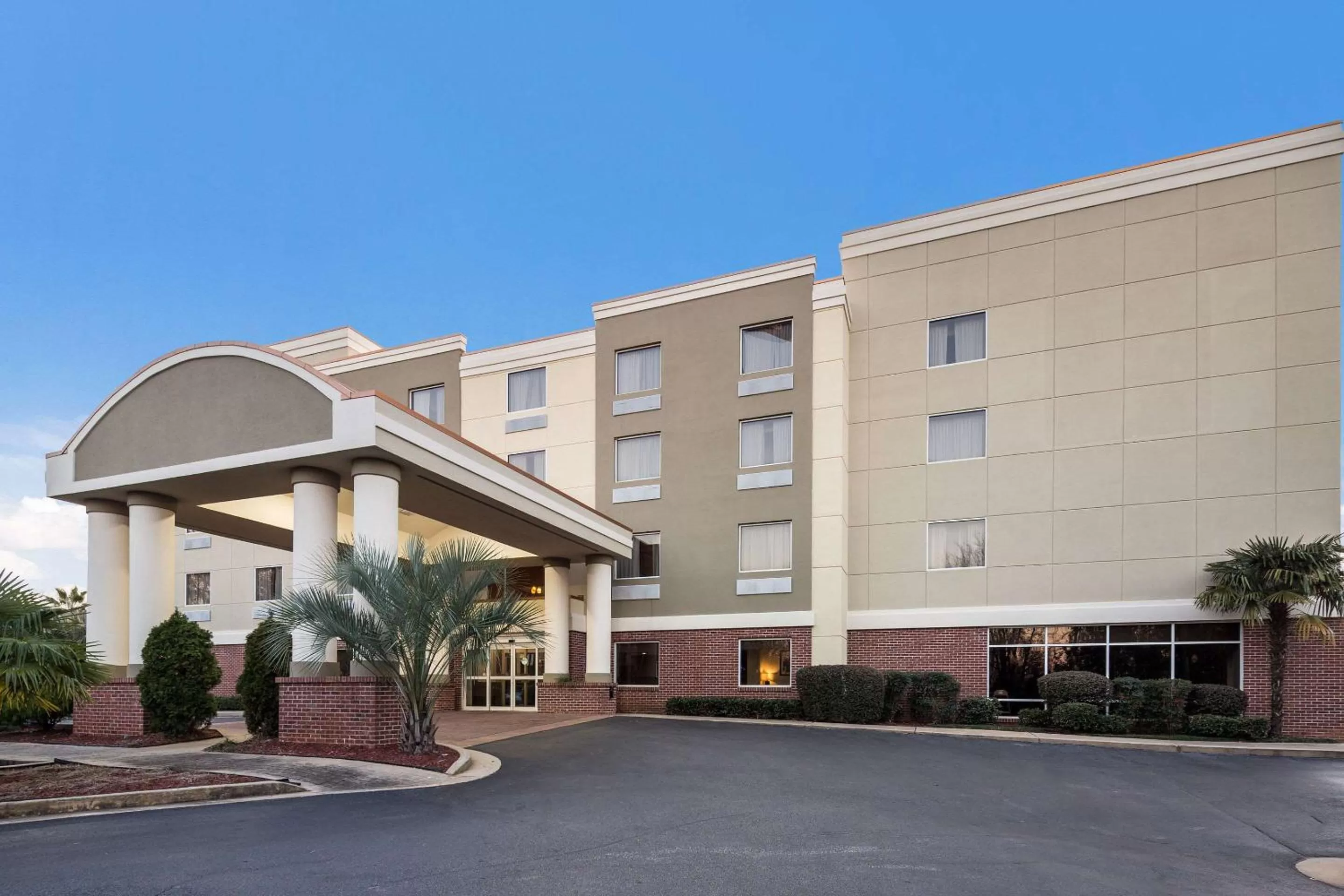 Comfort Suites Forsyth near I-75