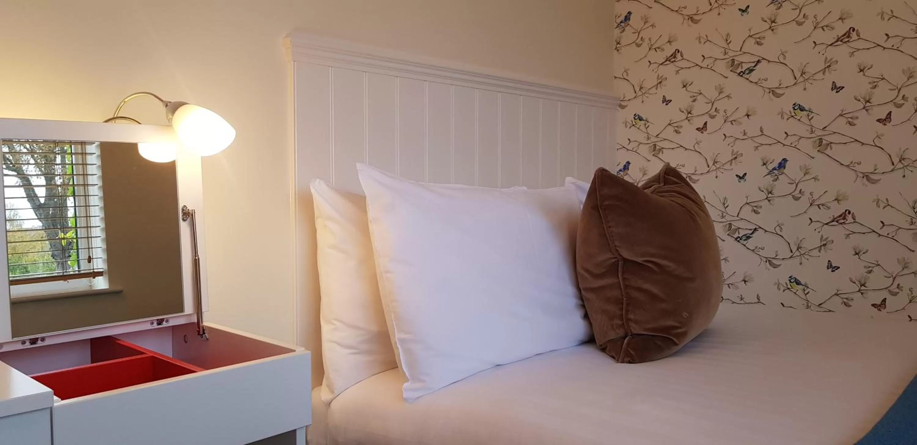 Bedroom, Bed in Three Ways House Hotel