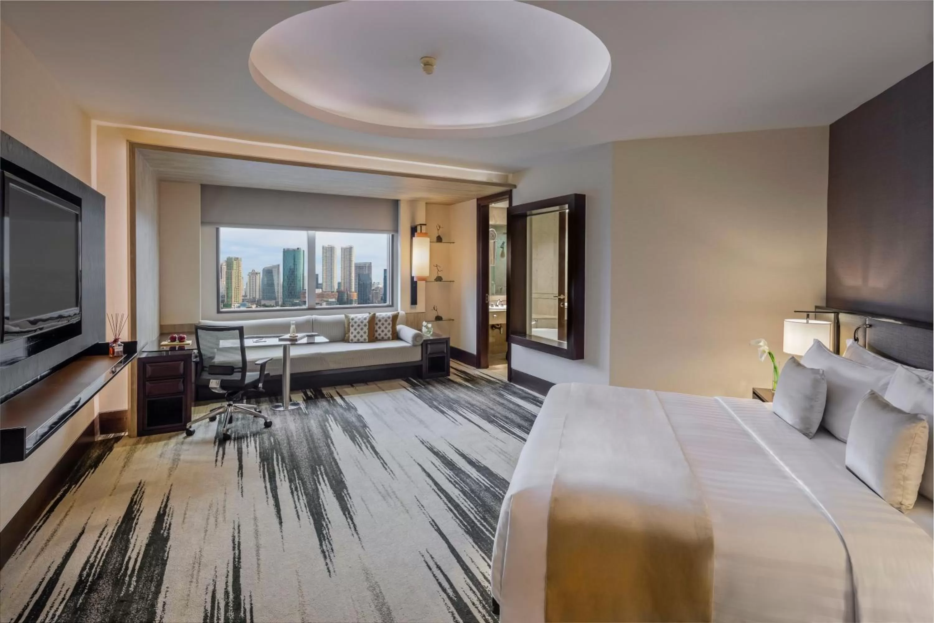 Grand Premium Room Red Level in Gran Melia Jakarta