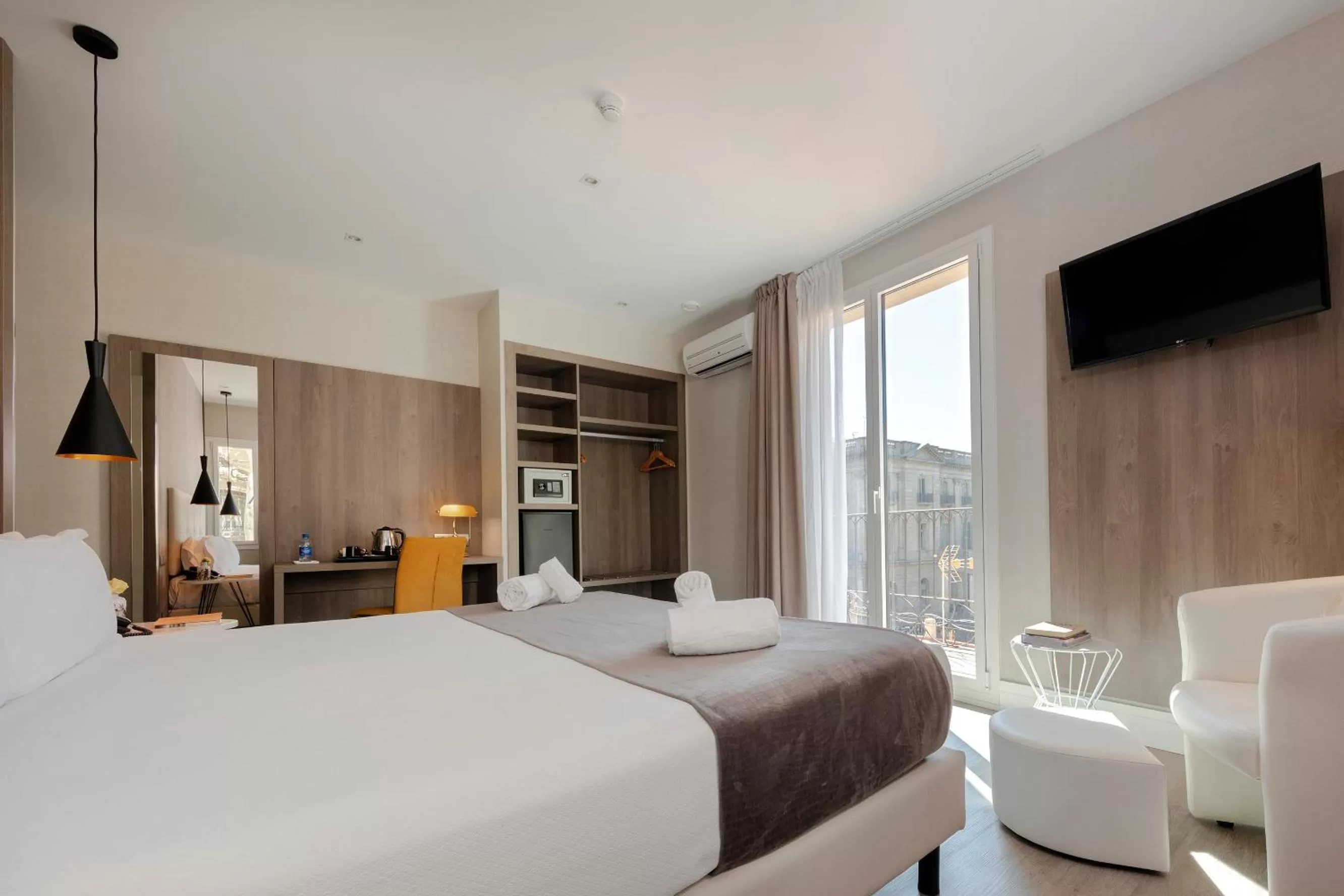 Other, Bed in Hotel Oasis