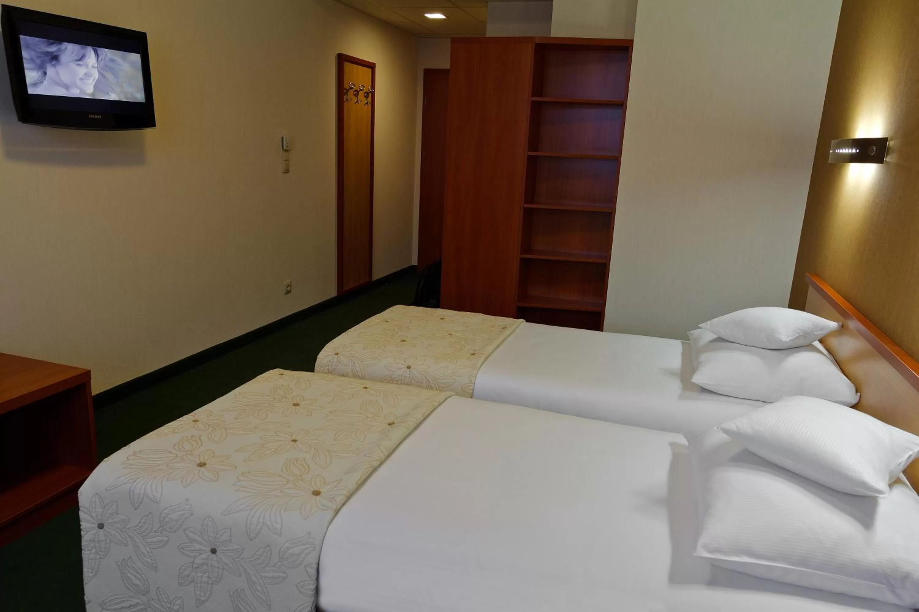 Photo of the whole room, Bed in Hotel Victor Pruszków DeSilva