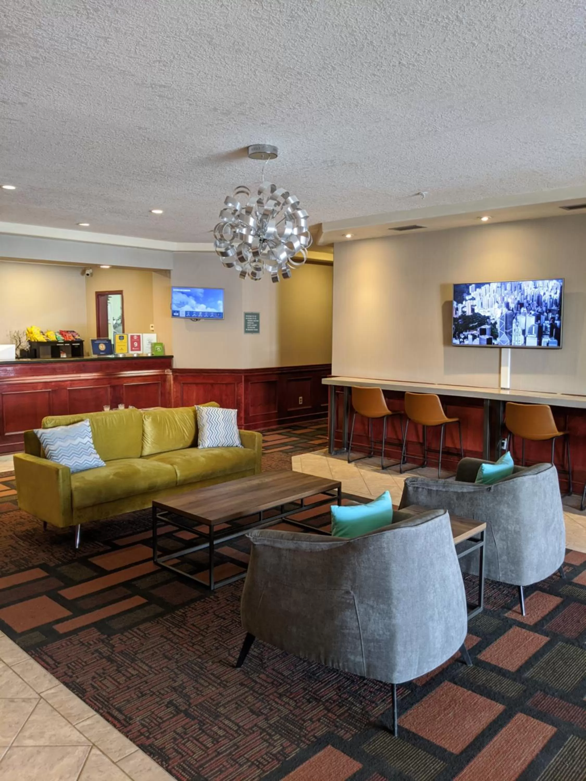 Lobby or reception in Foxwood Inn & Suites Drayton Valley