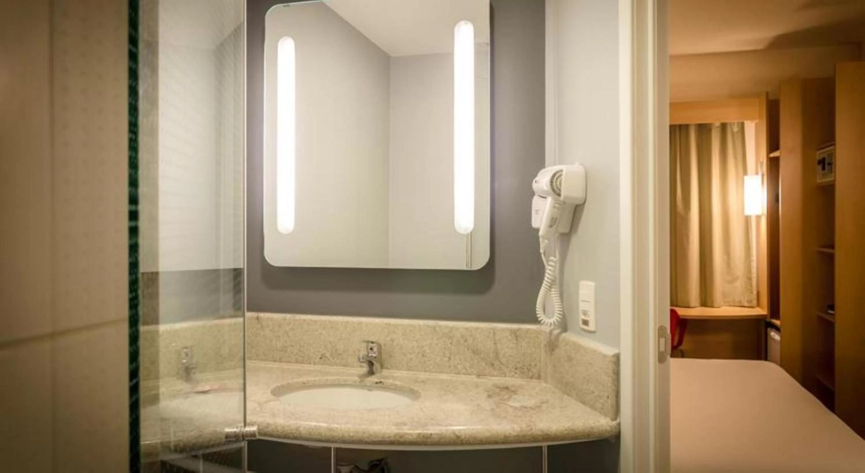 Shower in ibis Londrina Shopping