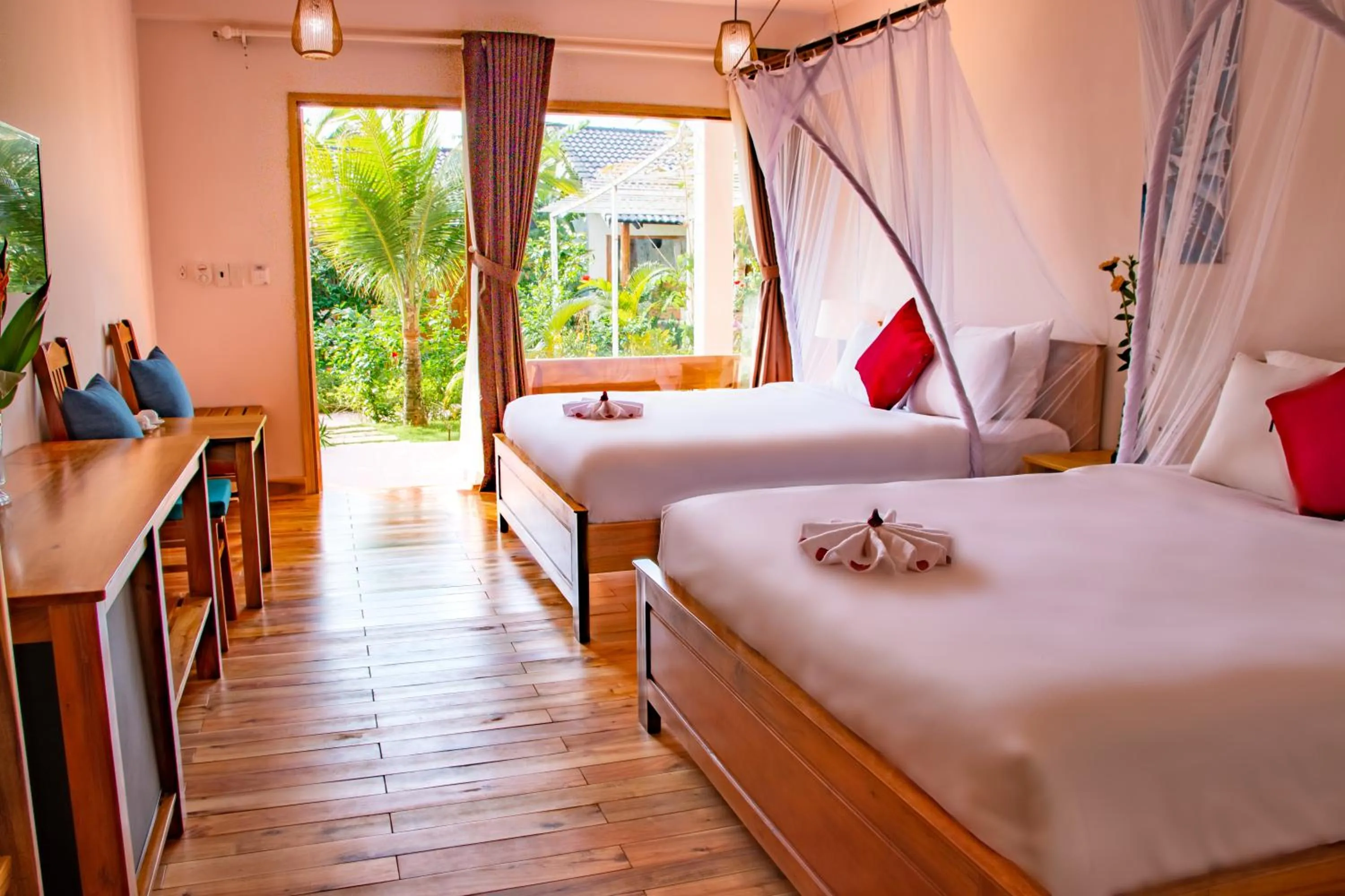 Photo of the whole room, Bed in La Casa Resort