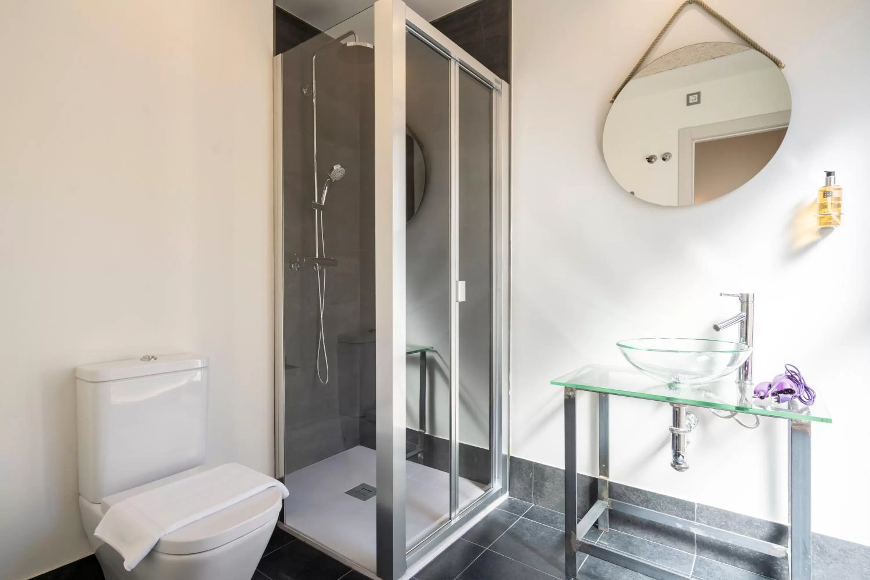 Bathroom in Dobo Azacanes Hostal