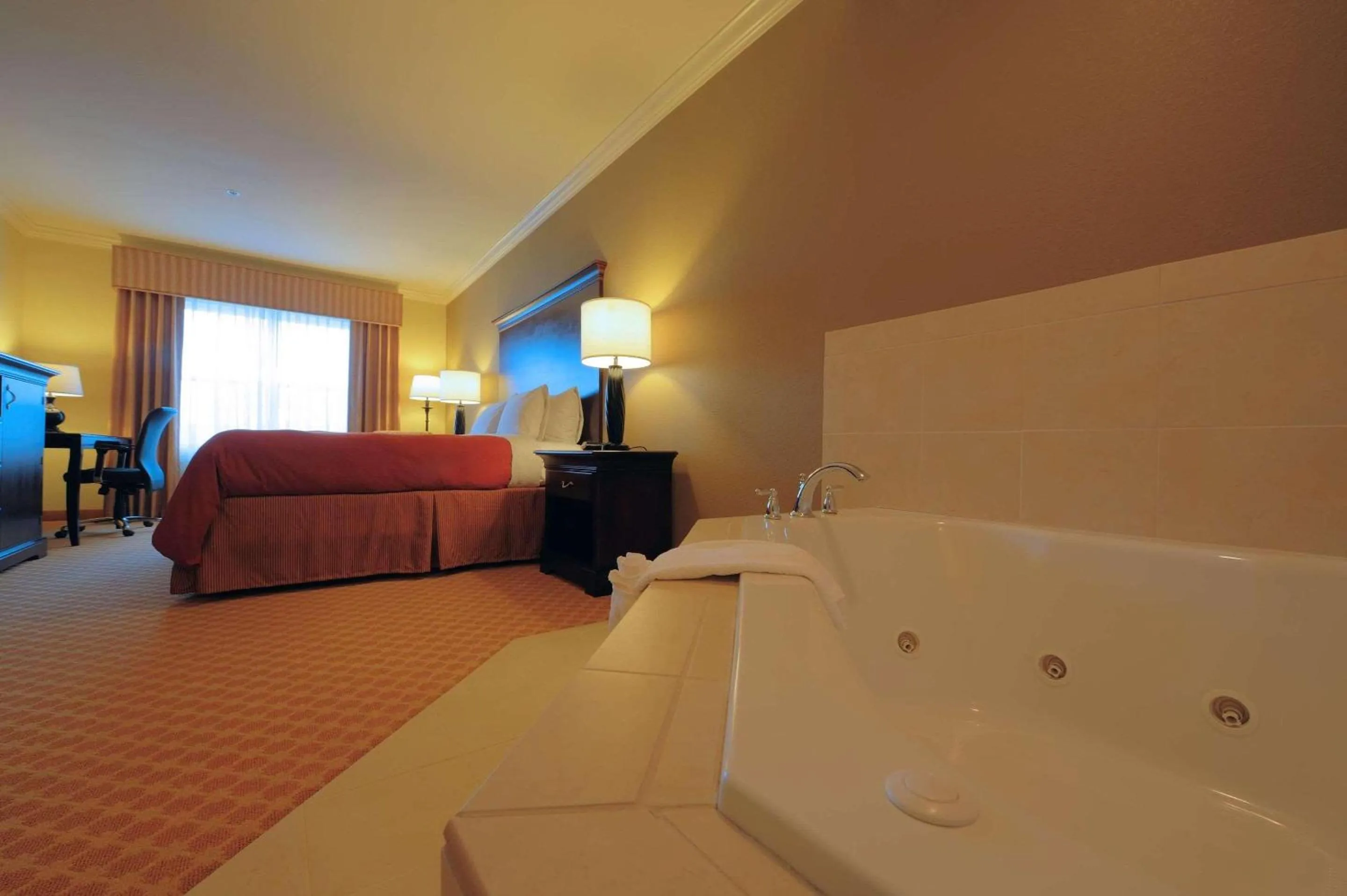 Bedroom, Bed in Country Inn & Suites by Radisson, Columbia at Harbison, SC