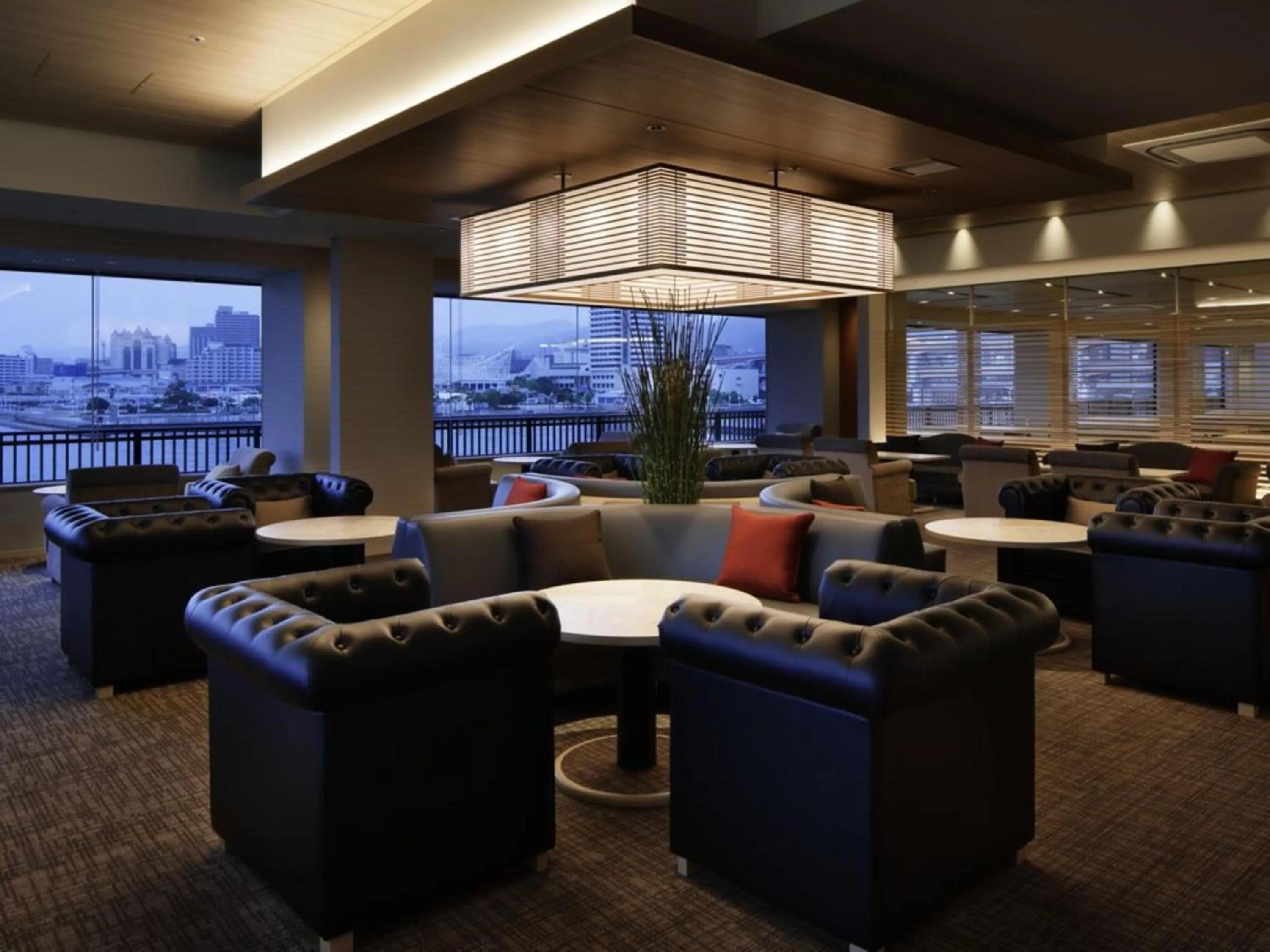 Lounge or bar in Kobe Minato Onsen Ren