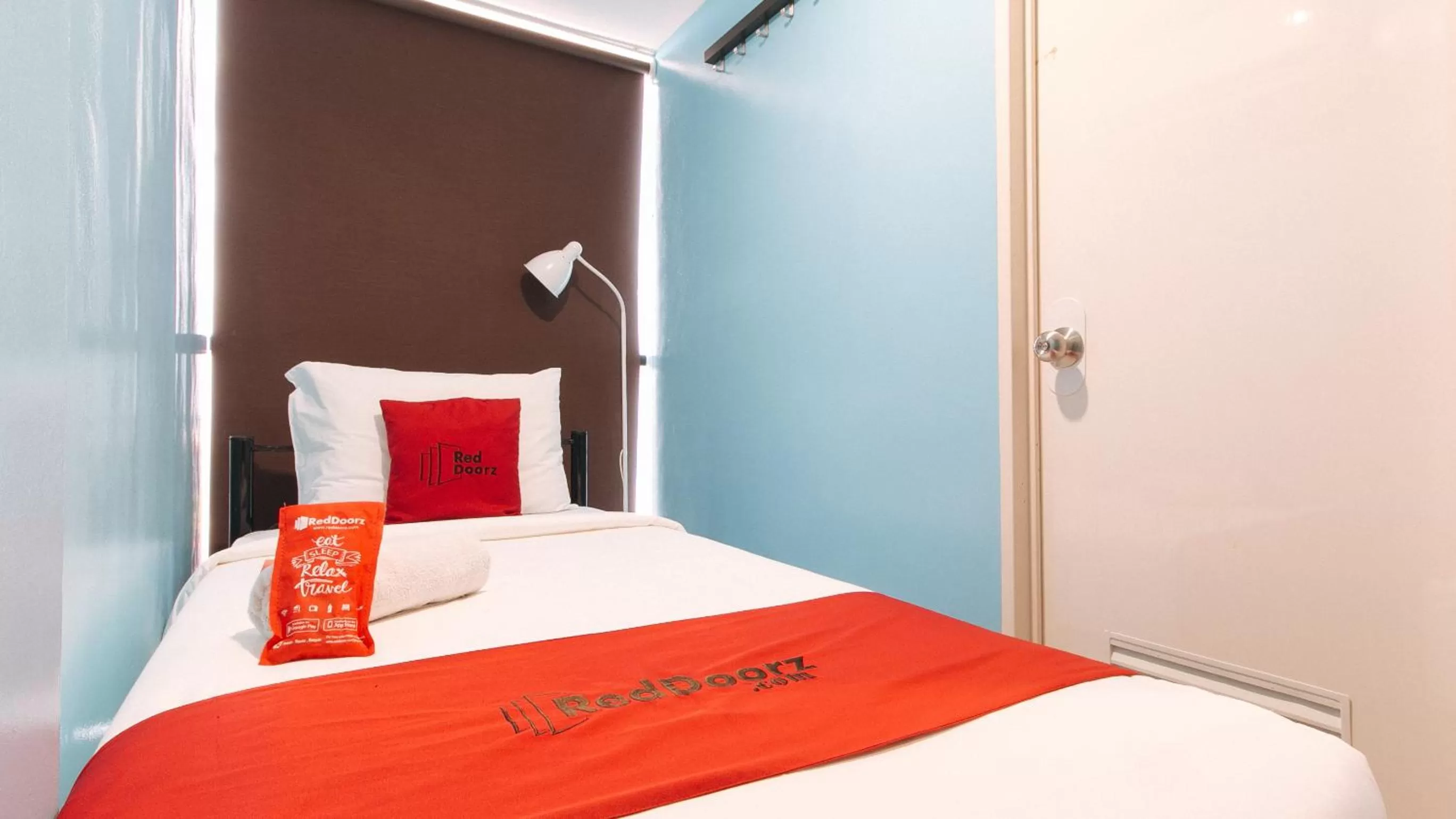 Bed in RedDoorz at Hotel Rosemarie