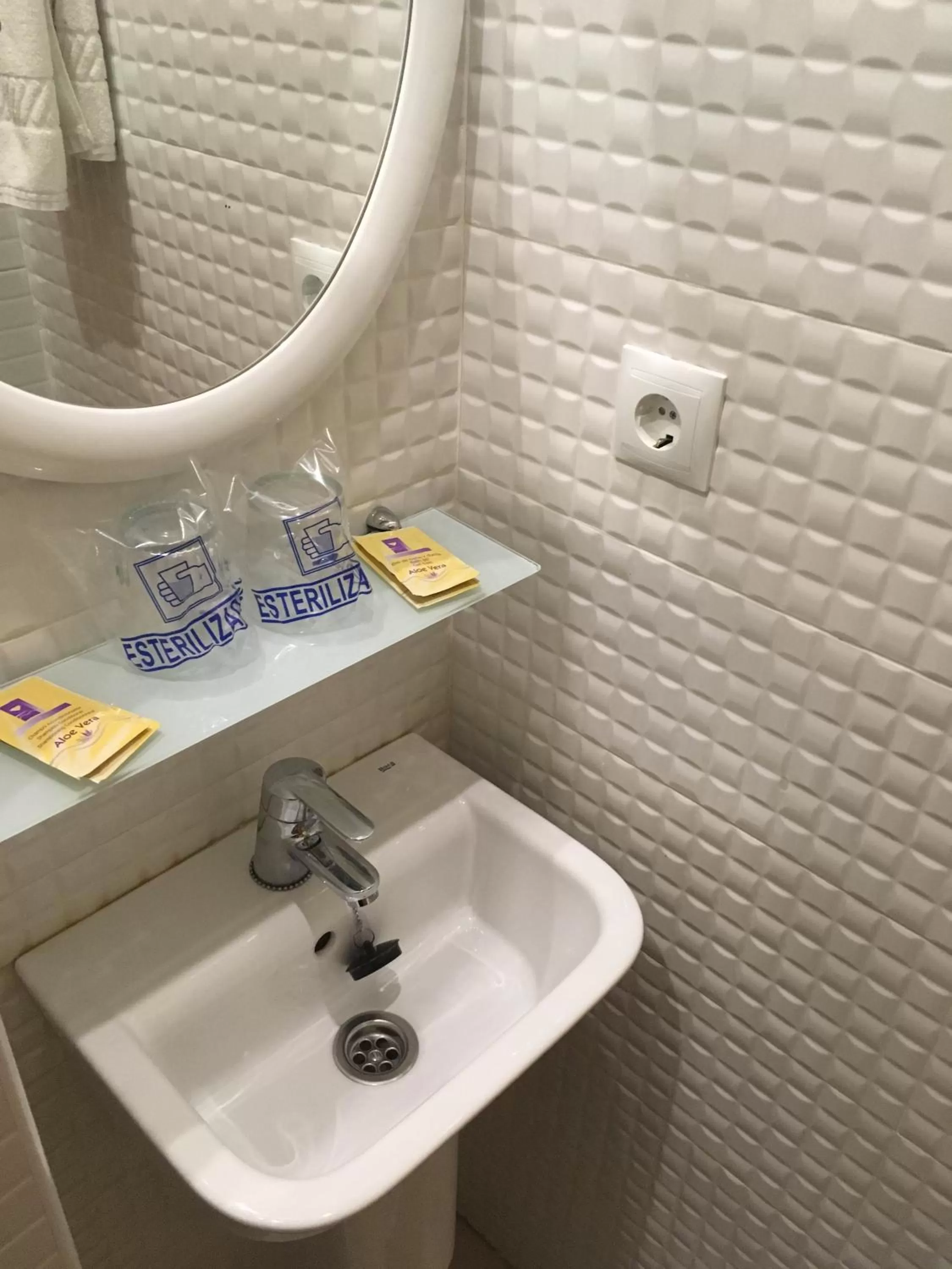 Bathroom in Hotel Marítimo Urban