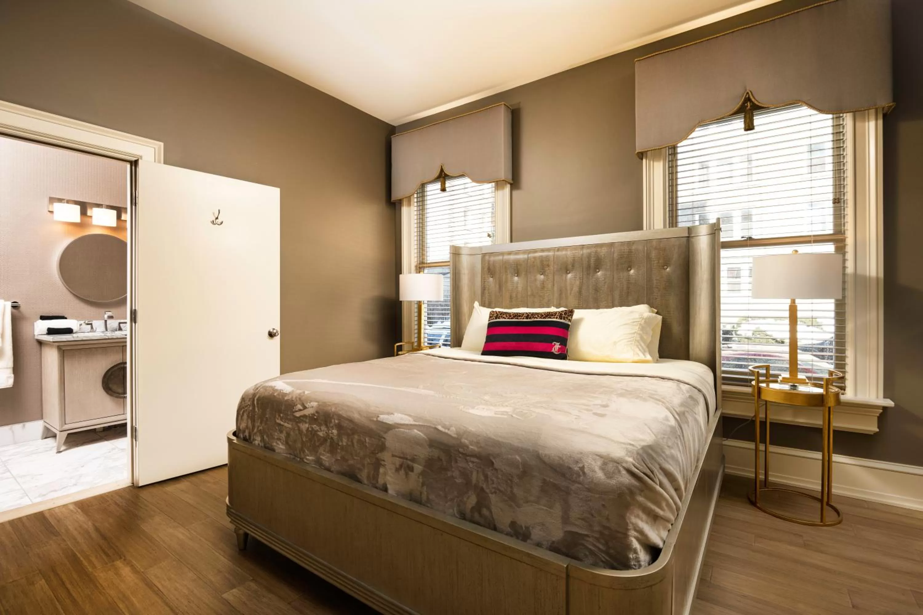 Photo of the whole room, Bed in The Edward Buffalo