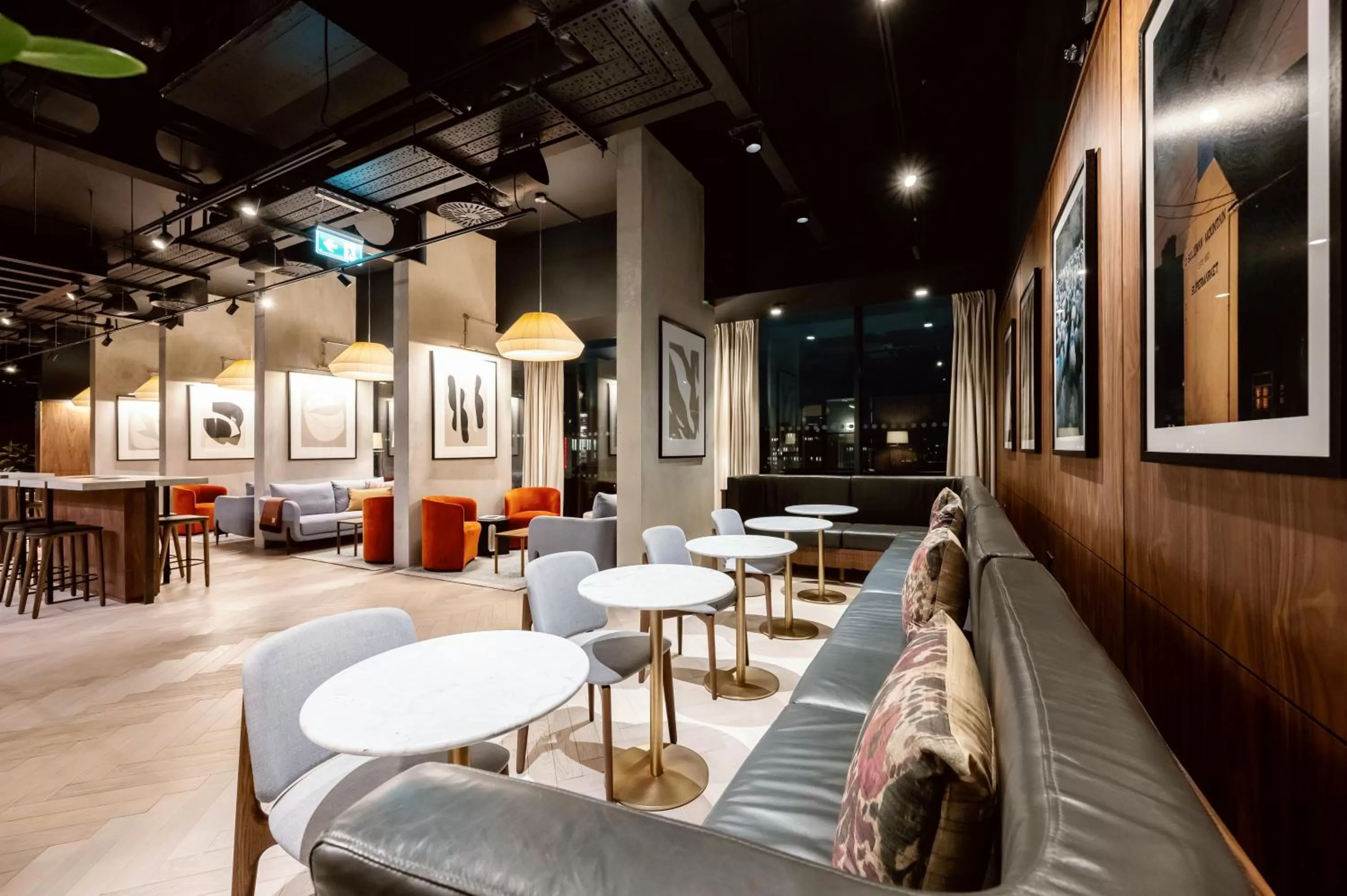 Dining area in Wilde Aparthotels Manchester City Centre