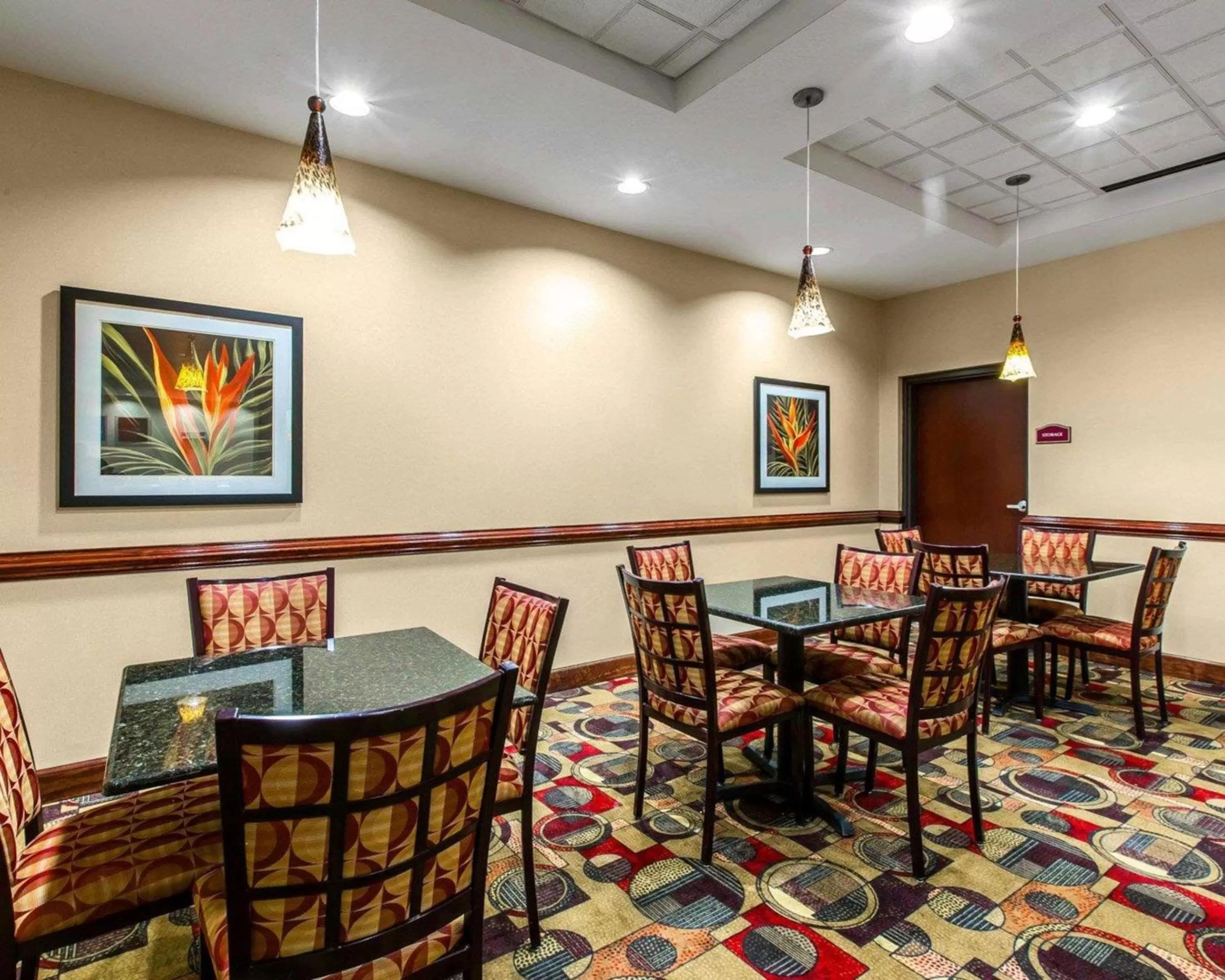 Restaurant/places to eat in Comfort Suites Waycross