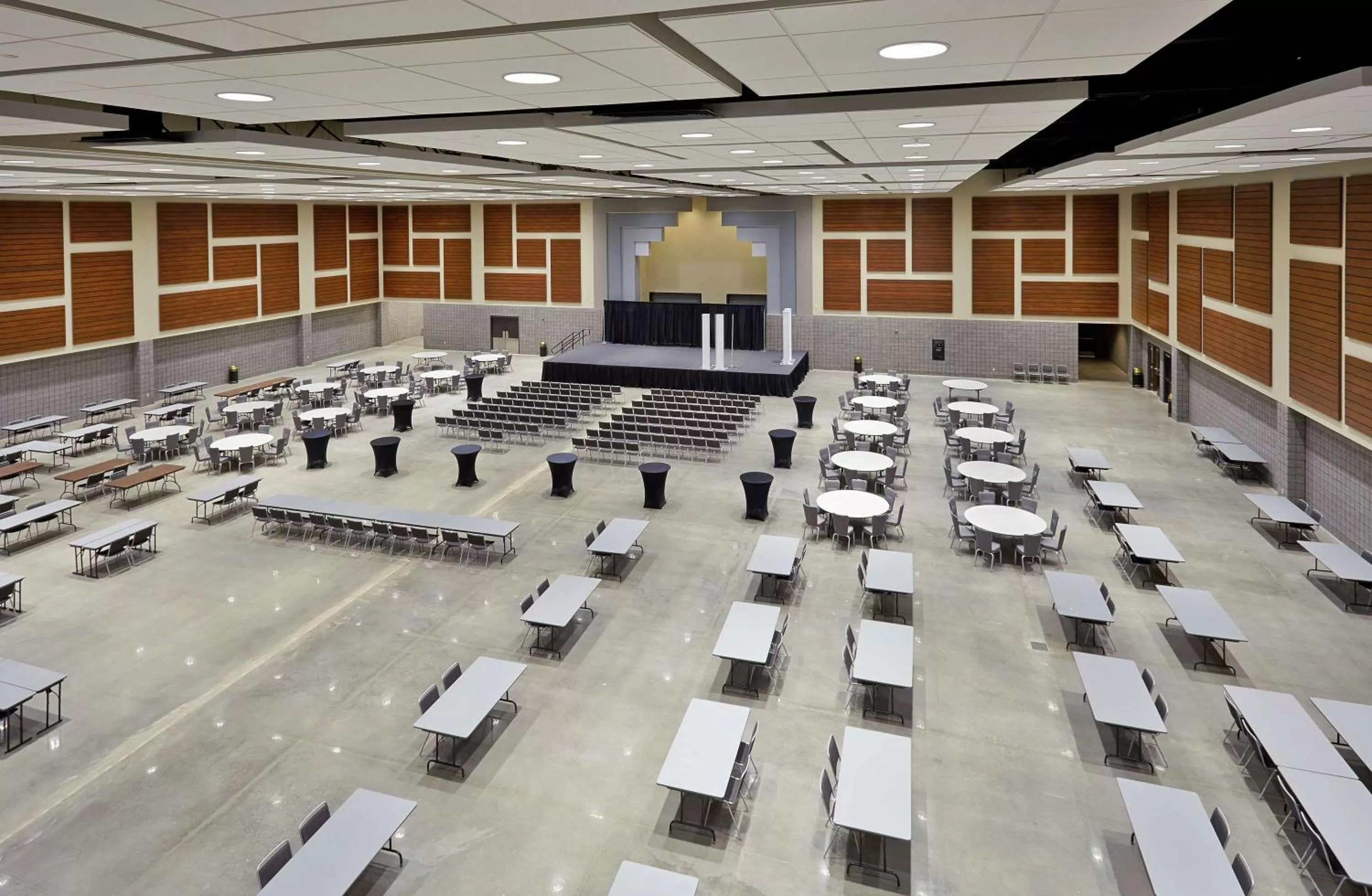 Meeting/conference room in DoubleTree by Hilton Lawrenceburg