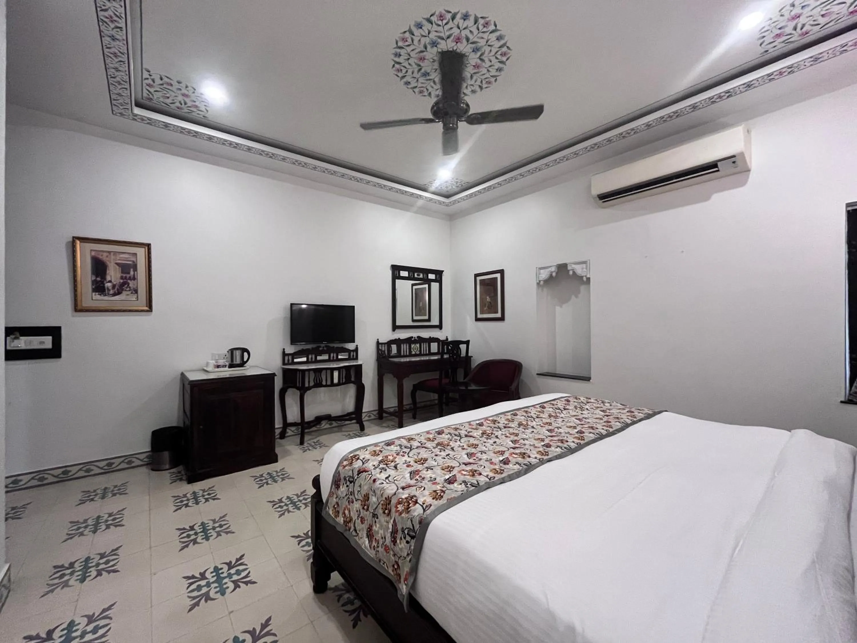 Bedroom, Bed in Ratnawali – A Vegetarian Heritage Hotel