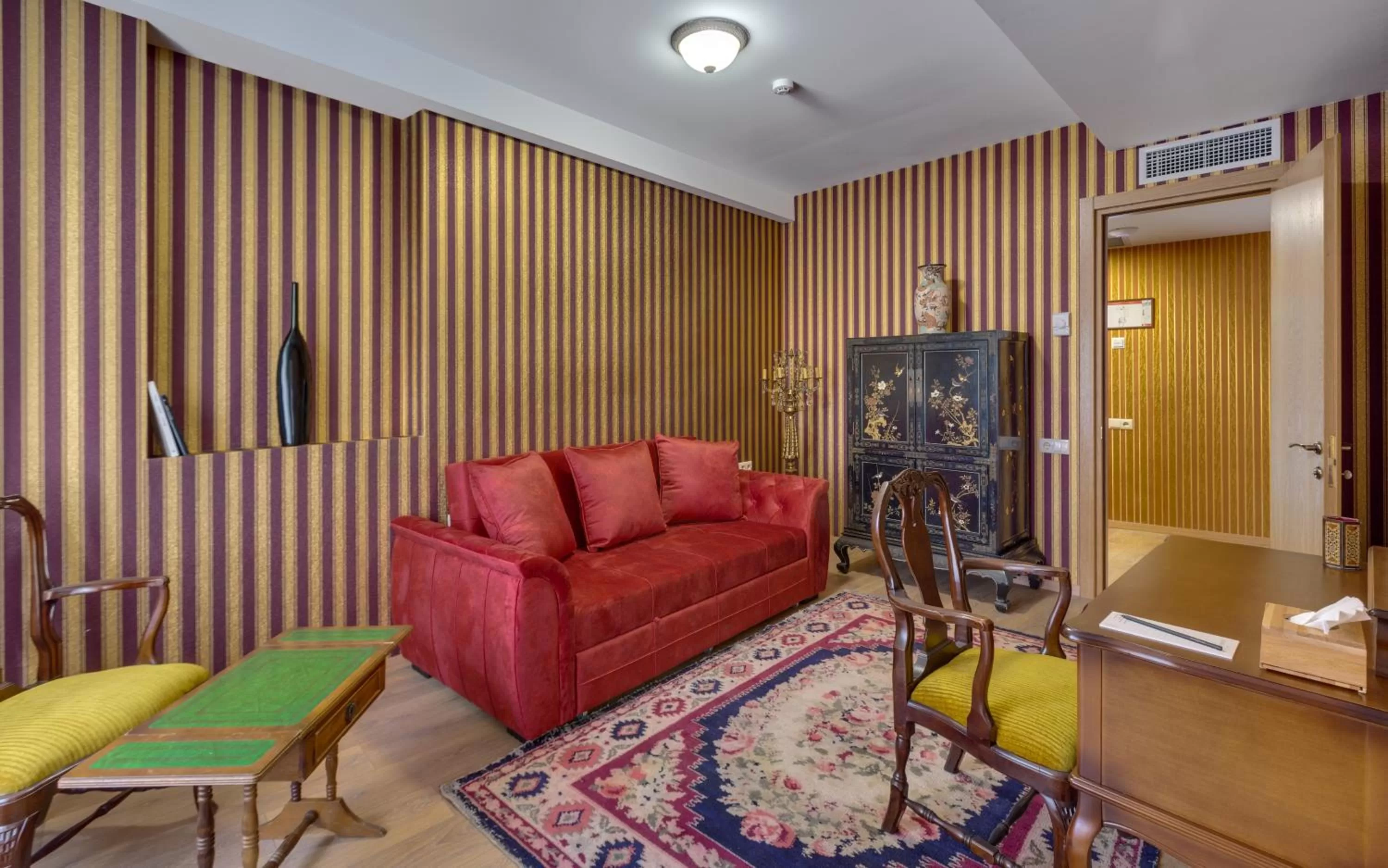 Living room in Mukhrantubani Boutique Hotel