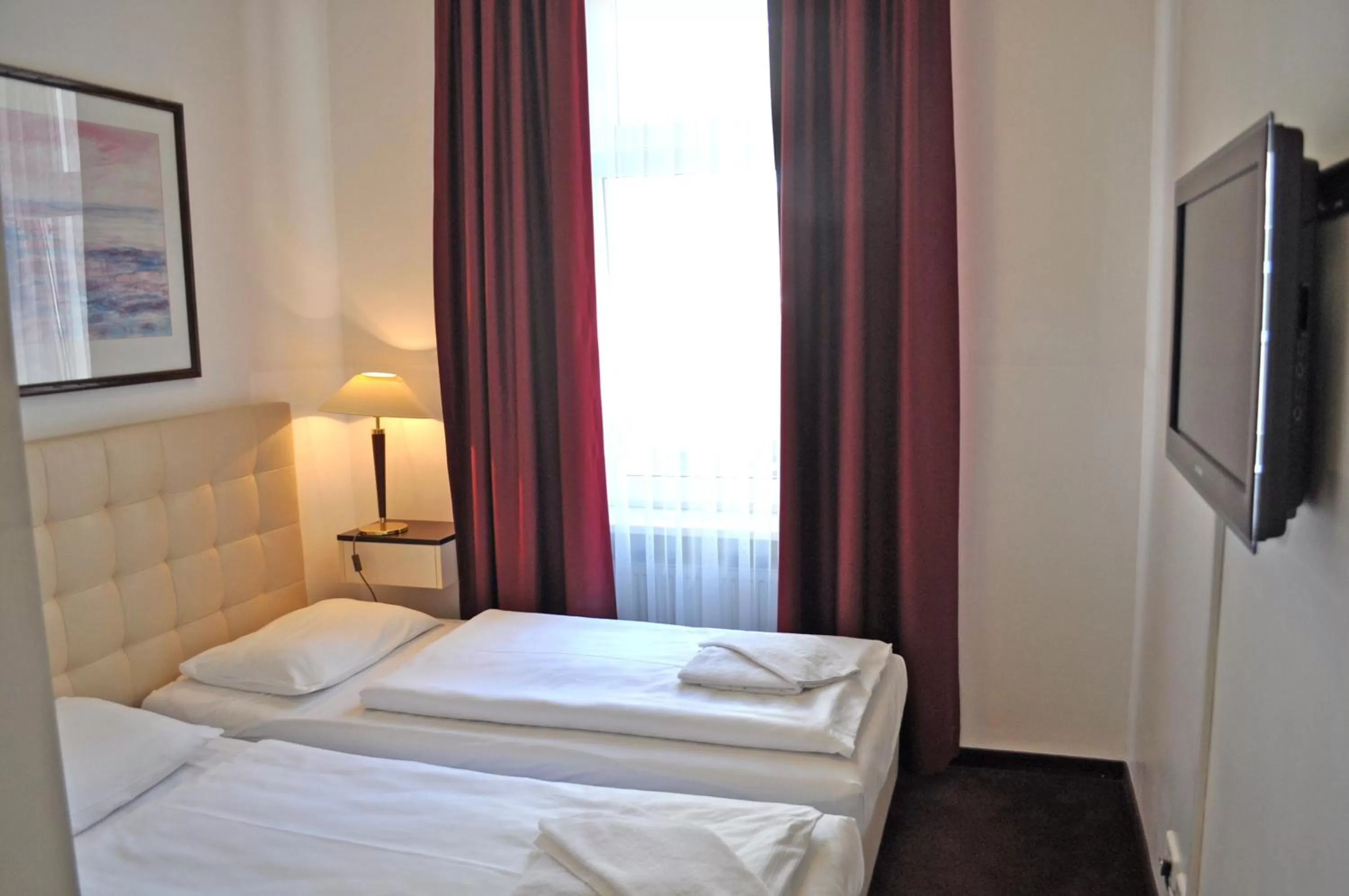 Day, Bed in Hotel Prens Berlin