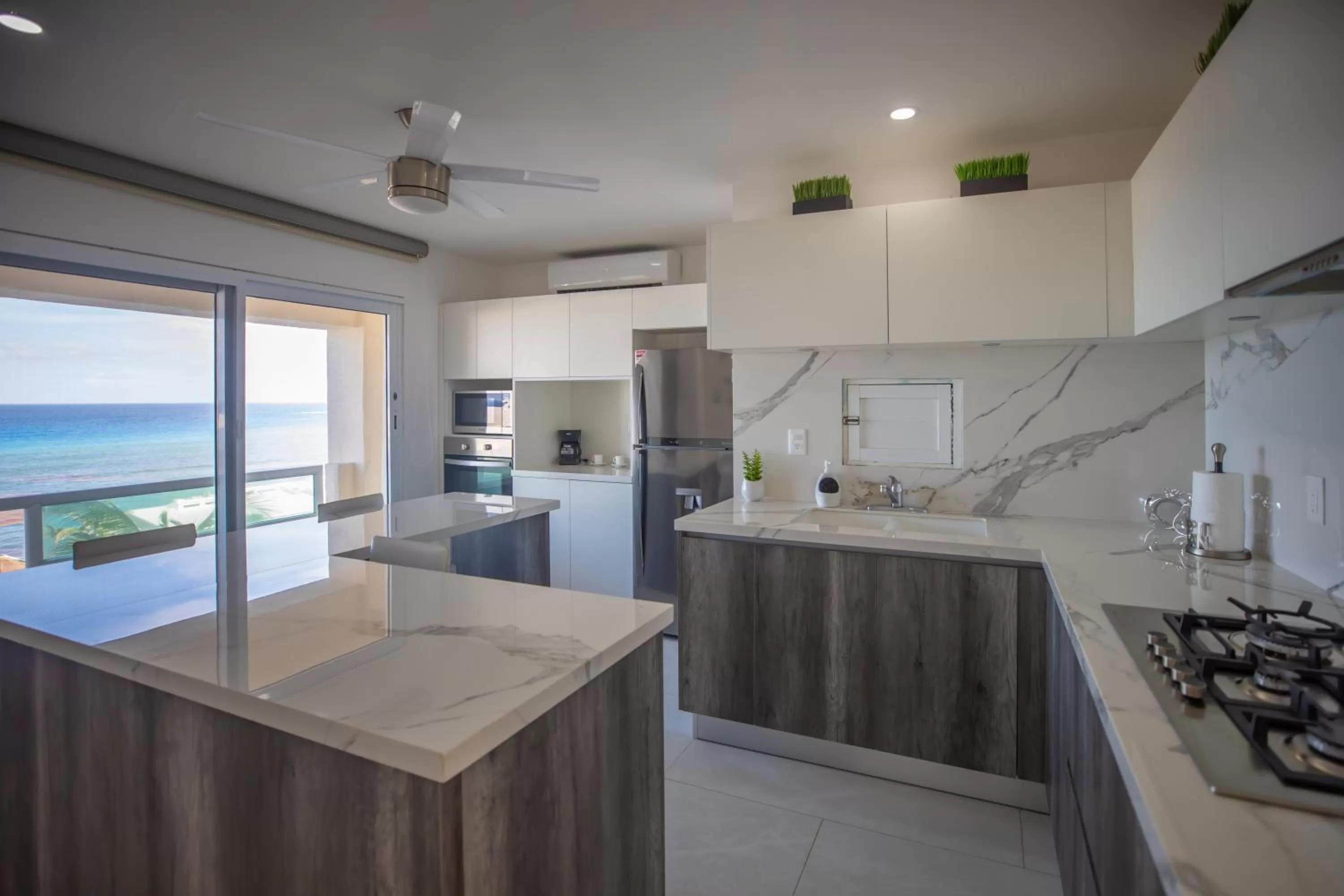 Sea view, Kitchen/Kitchenette in Beachfront Penthouses by LivIN Cancun