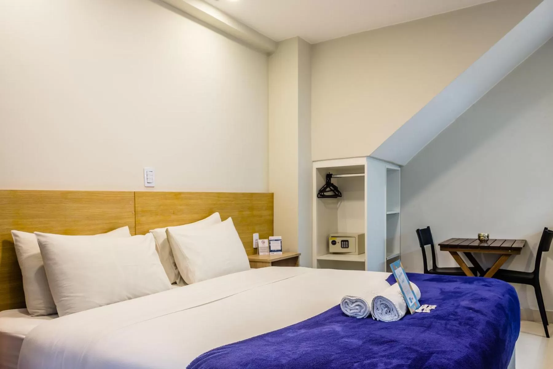 Bedroom, Bed in Injoy Suítes & Aparts